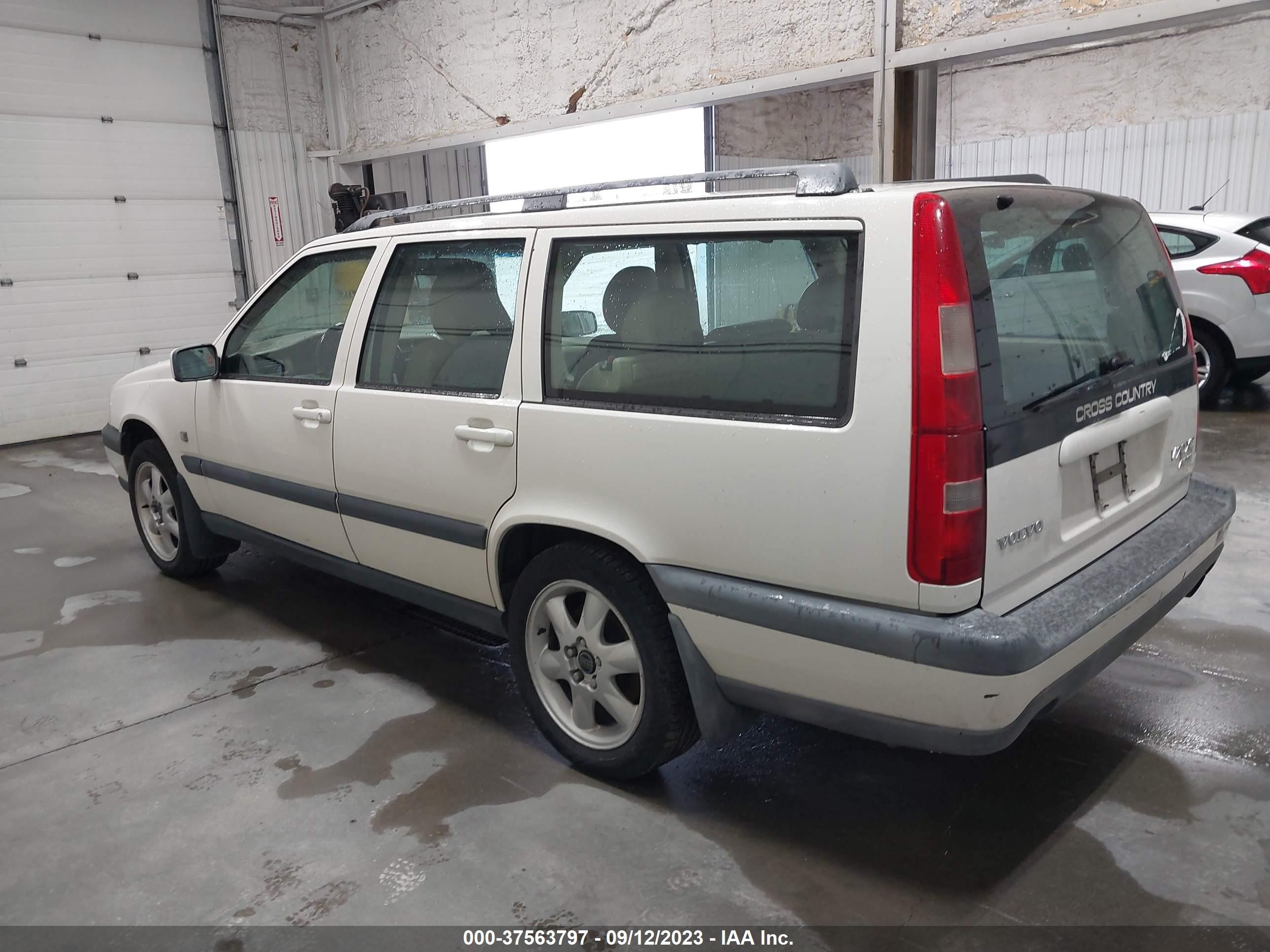 Photo 2 VIN: YV1LZ56D9Y2738707 - VOLVO V70 