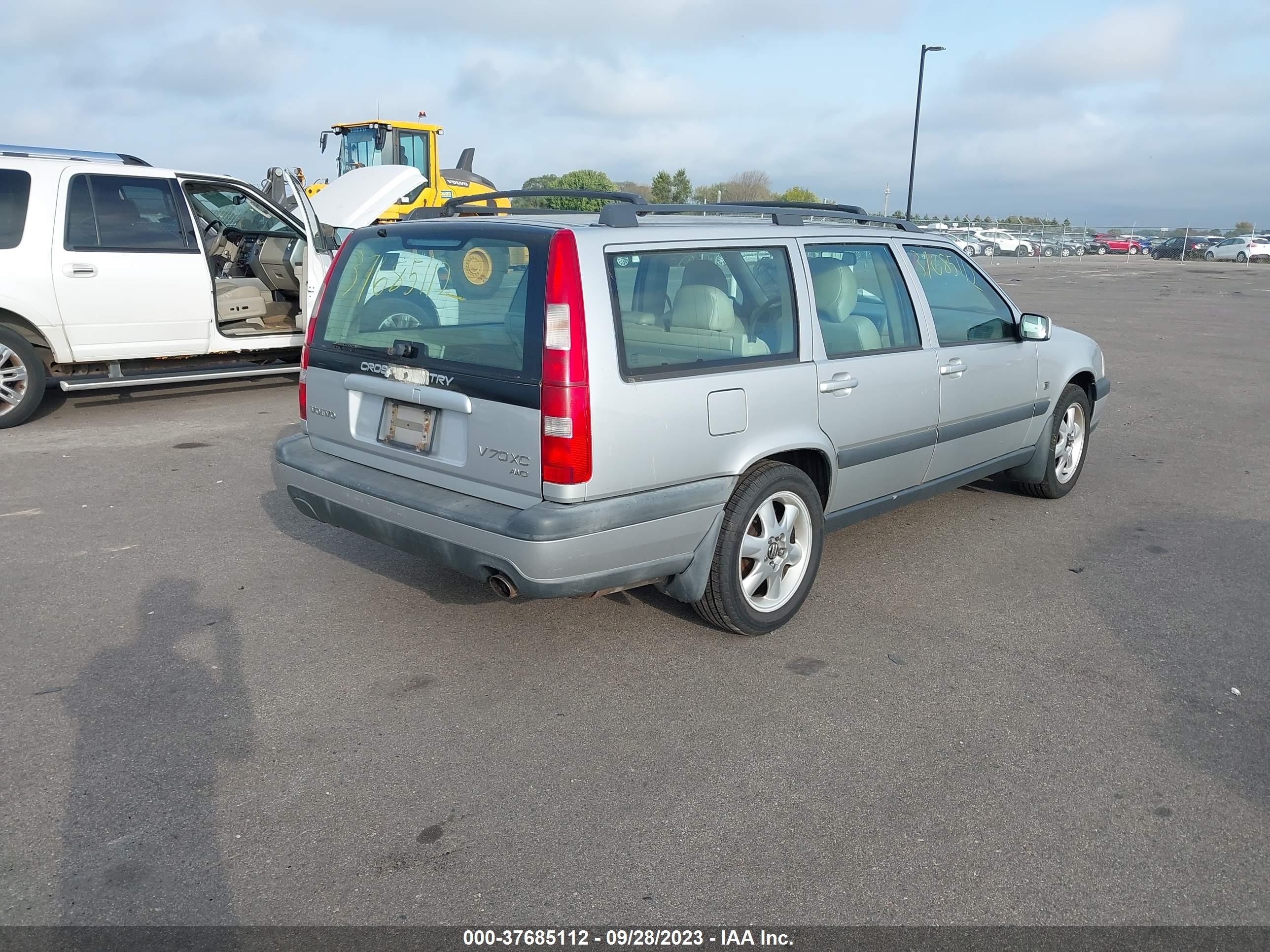 Photo 3 VIN: YV1LZ56DXY2688643 - VOLVO V70 