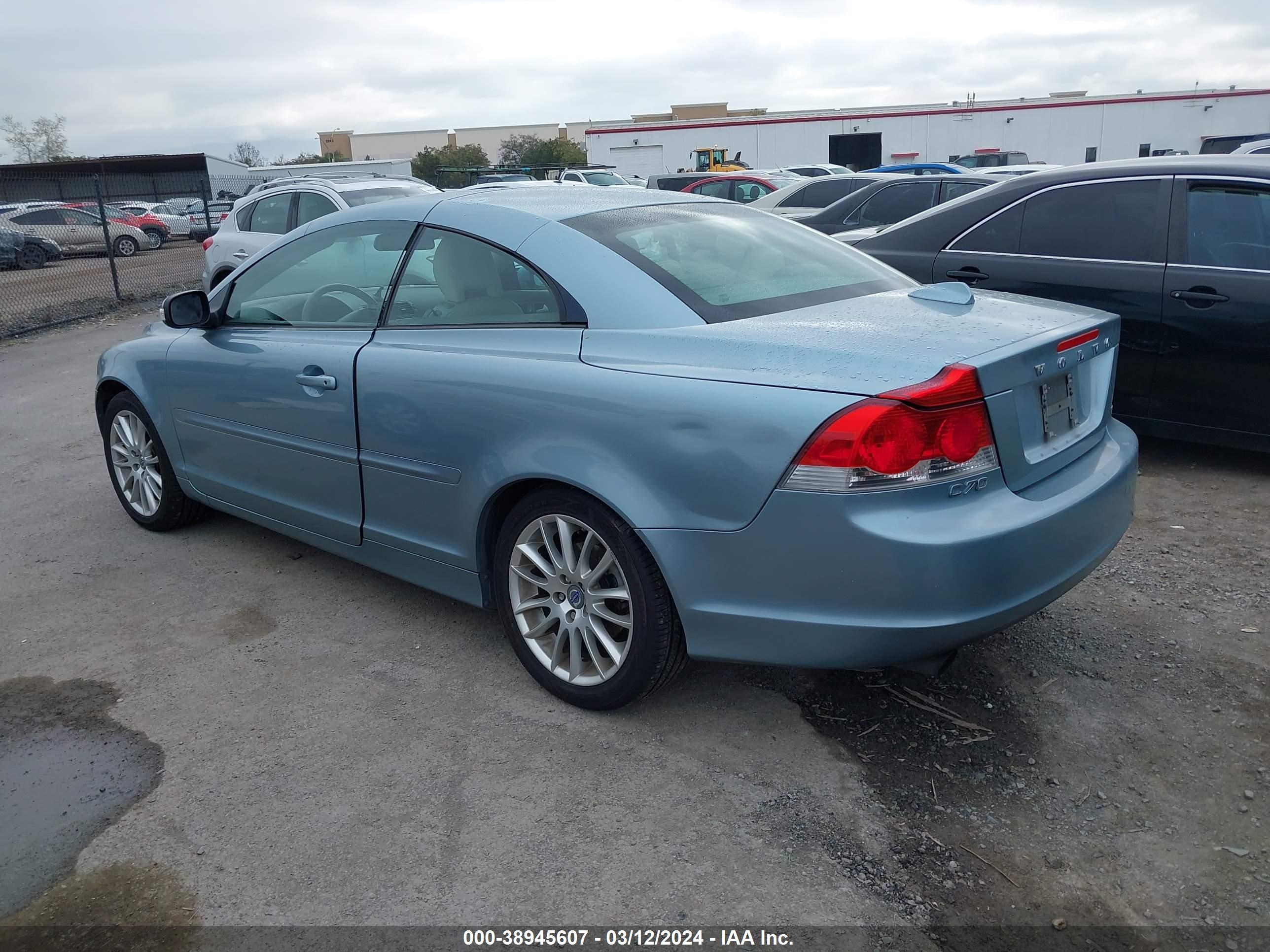 Photo 2 VIN: YV1MC672X9J076880 - VOLVO C70 