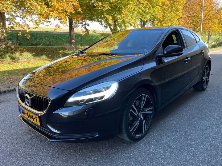 Photo 1 VIN: YV1MV2880H2412334 - VOLVO V40 