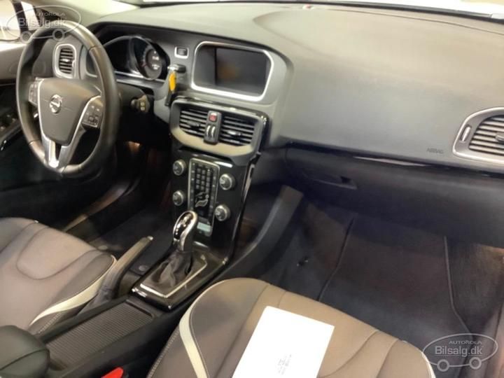 Photo 6 VIN: YV1MV32V0K2605240 - VOLVO V40 HATCHBACK 