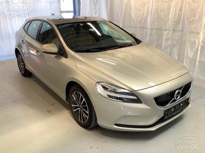 Photo 2 VIN: YV1MV35V1K2570698 - VOLVO V40 HATCHBACK 