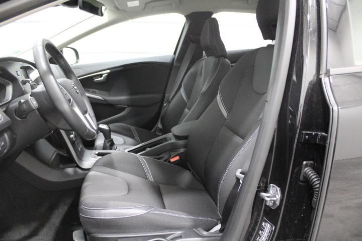 Photo 9 VIN: YV1MV36V1K2581586 - VOLVO V40 HATCHBACK 