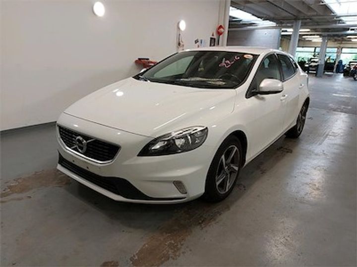 Photo 1 VIN: YV1MV7431H2364542 - VOLVO V40 DIESEL - 2016 