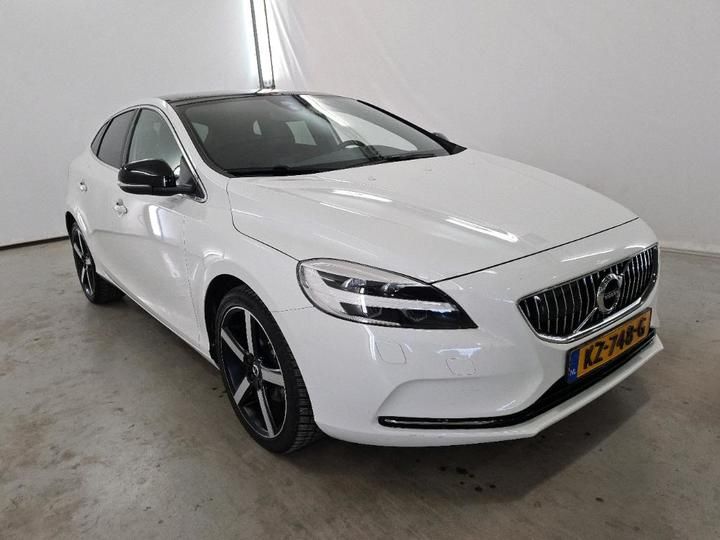 Photo 2 VIN: YV1MV7481H2408849 - VOLVO V40 