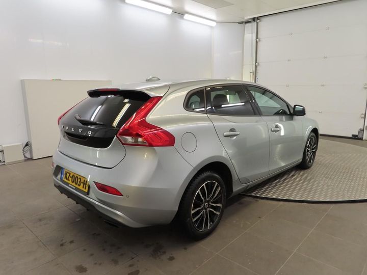 Photo 2 VIN: YV1MV7481H2413644 - VOLVO V40 