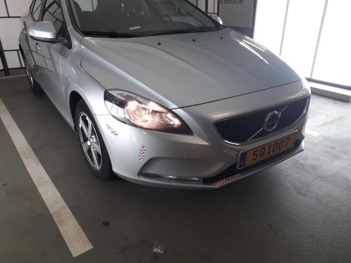 Photo 26 VIN: YV1MV74L1H2388926 - VOLVO V40 