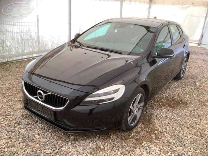 Photo 1 VIN: YV1MV74L1J2444599 - VOLVO V40 HATCHBACK 