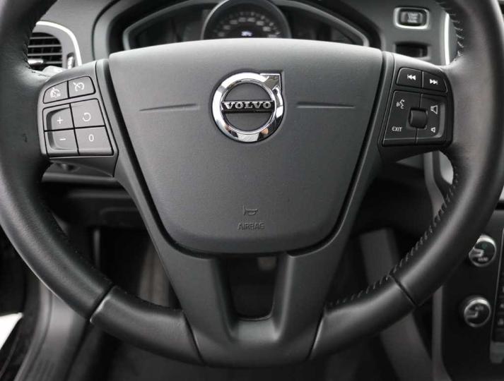 Photo 21 VIN: YV1MV74L1J2494507 - VOLVO V40 16 