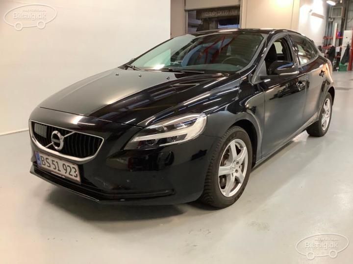 Photo 1 VIN: YV1MV79L0J2464346 - VOLVO V40 HATCHBACK 