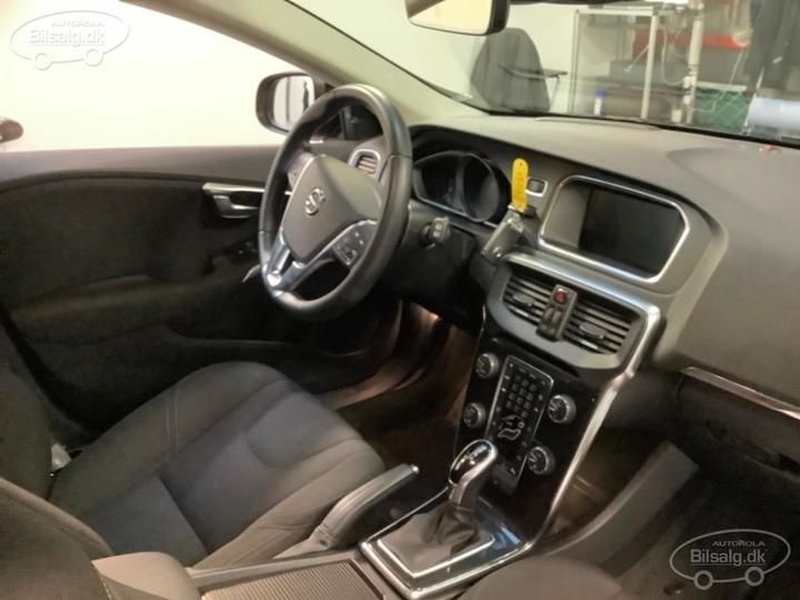 Photo 3 VIN: YV1MV79L0J2464346 - VOLVO V40 HATCHBACK 