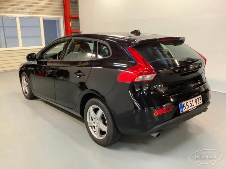 Photo 6 VIN: YV1MV79L0J2464346 - VOLVO V40 HATCHBACK 