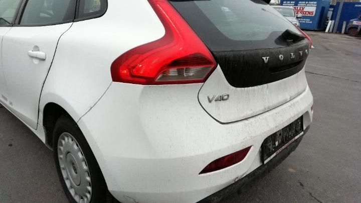 Photo 32 VIN: YV1MV8481F2231341 - VOLVO V40 HATCHBACK 