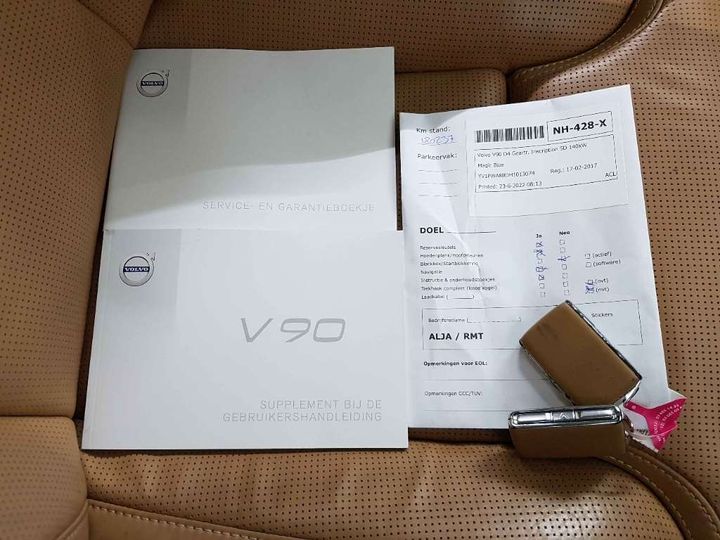 Photo 21 VIN: YV1PWA8BDH1013074 - VOLVO V90 