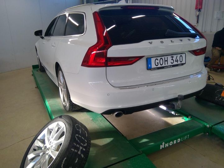 Photo 2 VIN: YV1PWA8UCK1096848 - VOLVO V90 