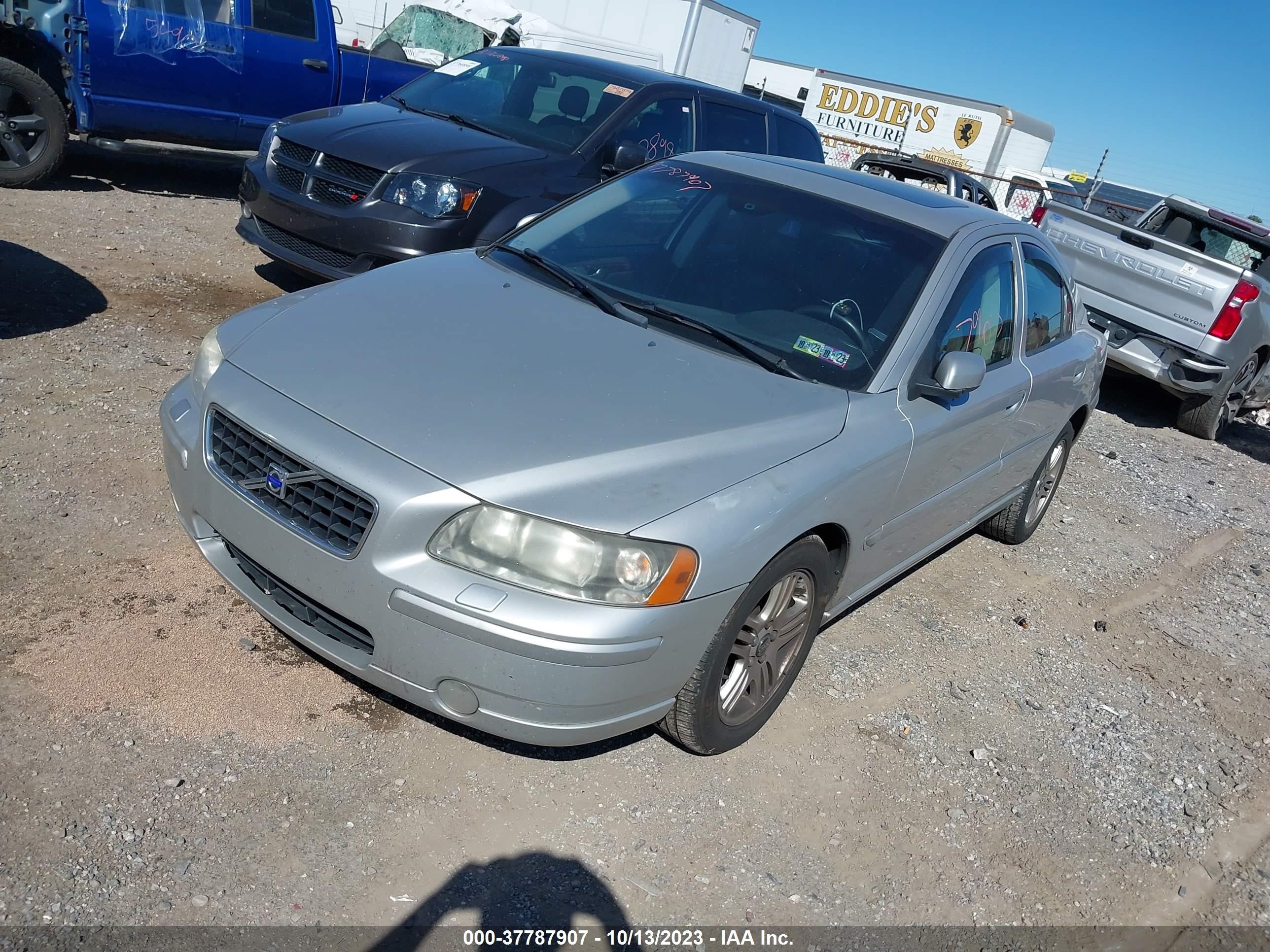 Photo 1 VIN: YV1RH592052449945 - VOLVO S60 