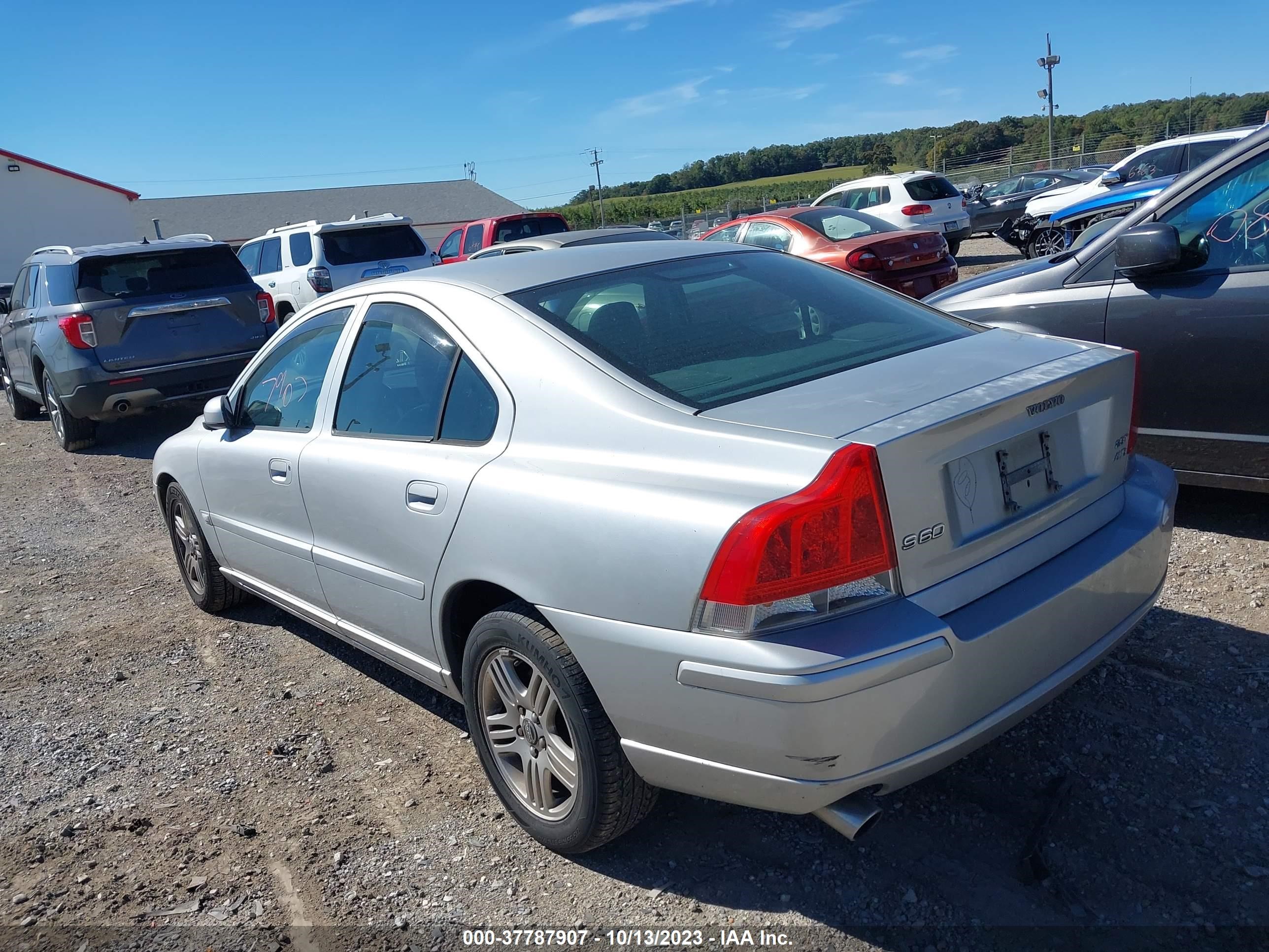 Photo 2 VIN: YV1RH592052449945 - VOLVO S60 