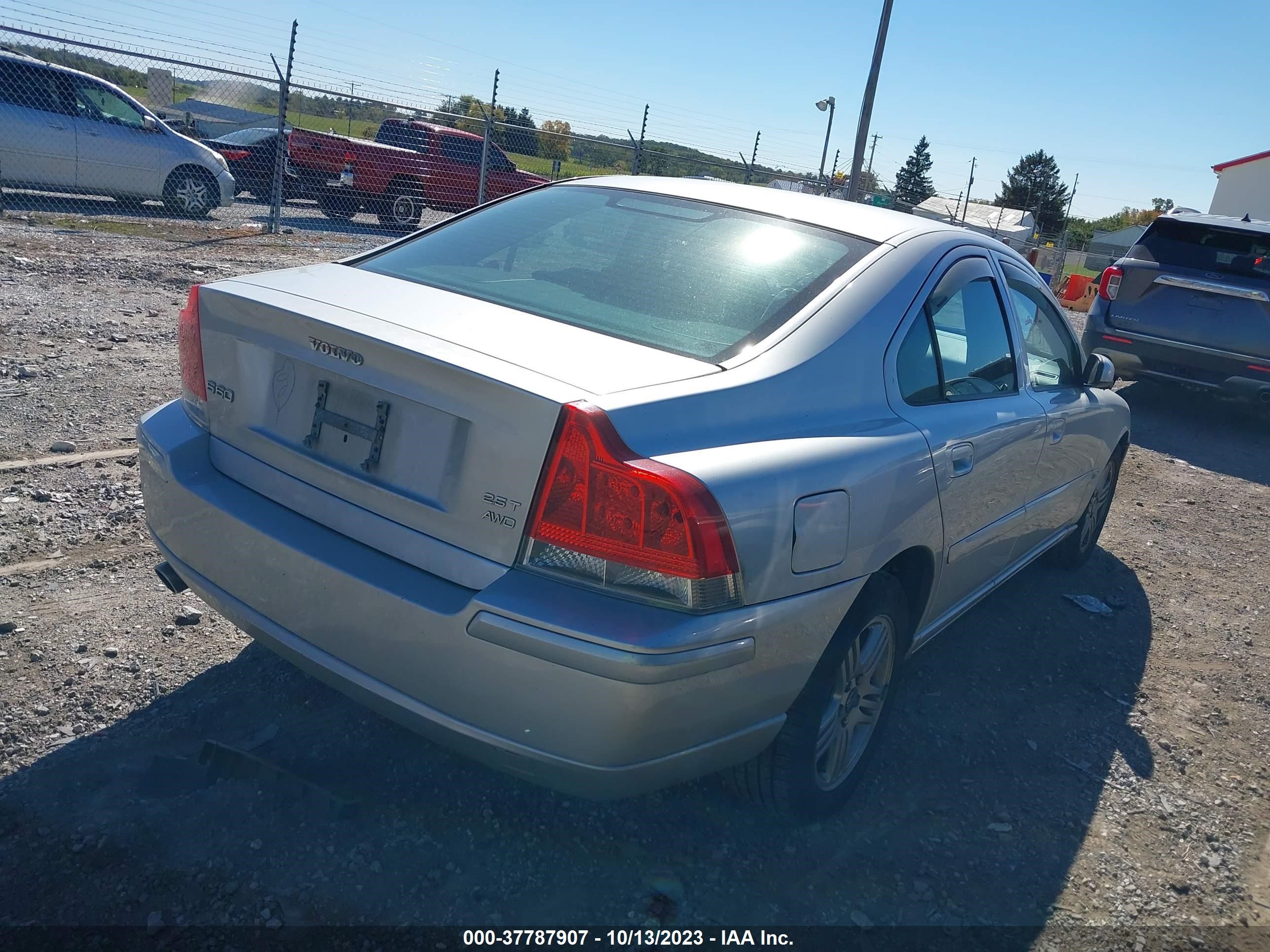 Photo 3 VIN: YV1RH592052449945 - VOLVO S60 