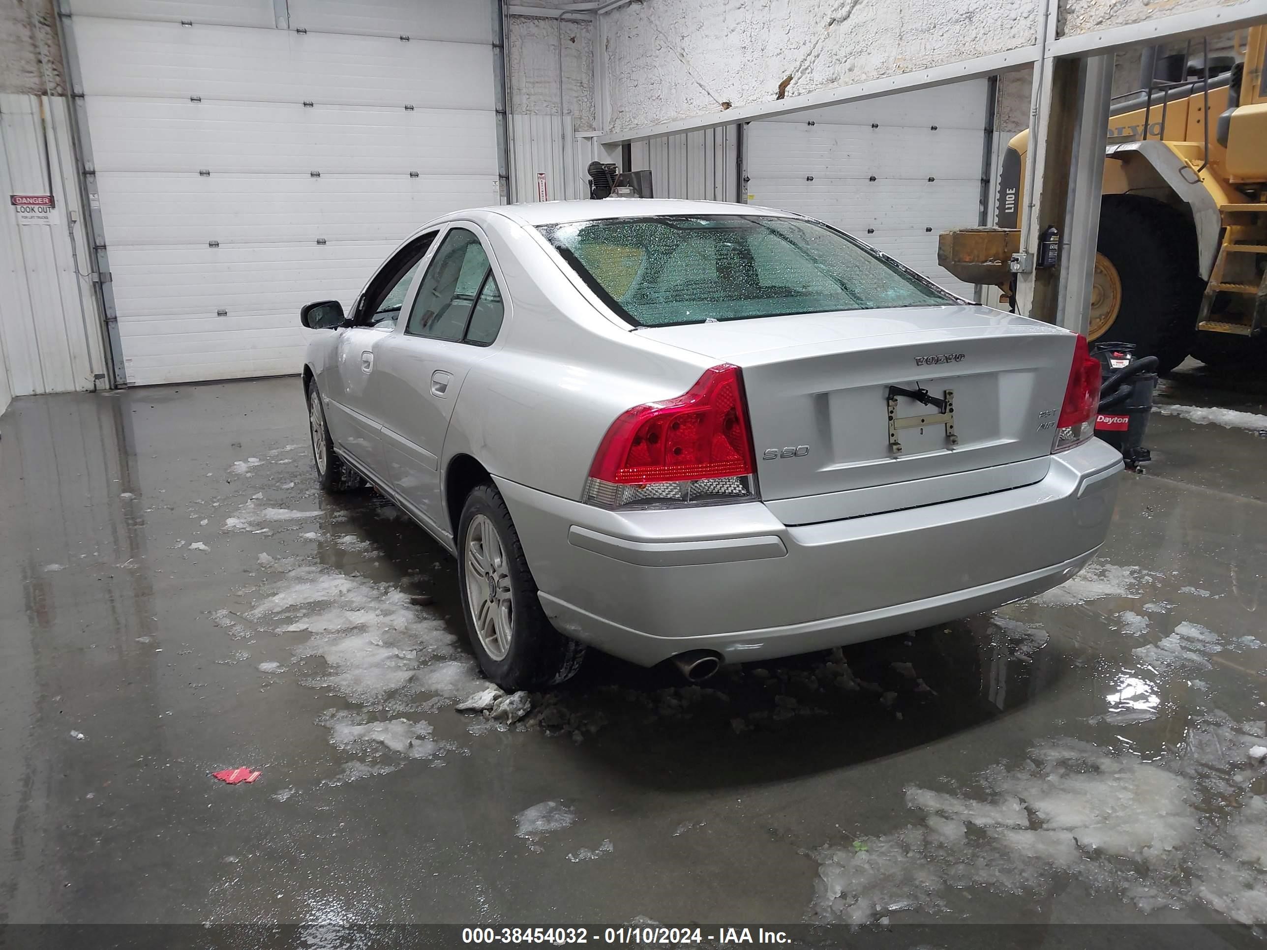 Photo 2 VIN: YV1RH592X52463948 - VOLVO S60 