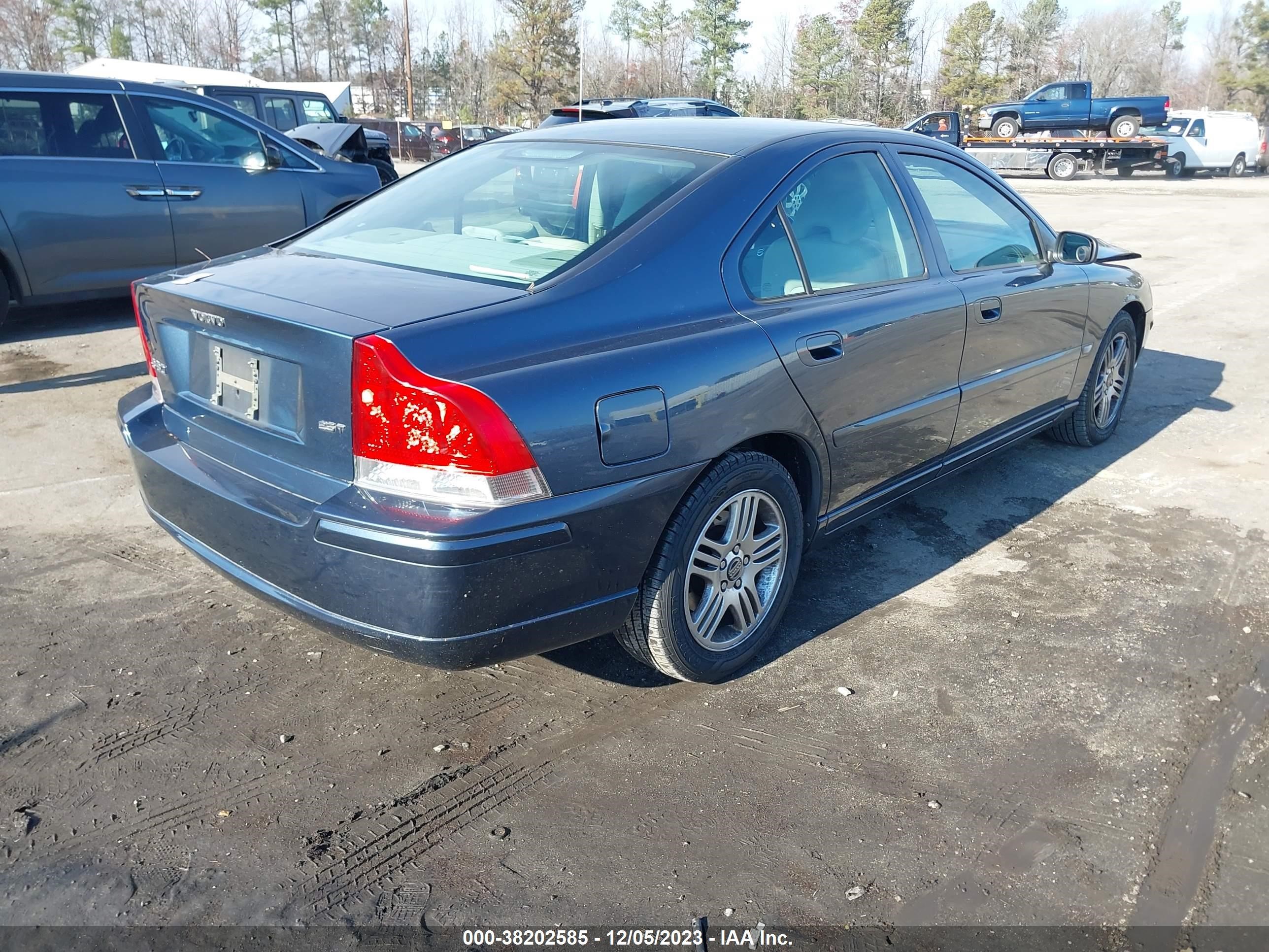 Photo 3 VIN: YV1RS592152451172 - VOLVO S60 