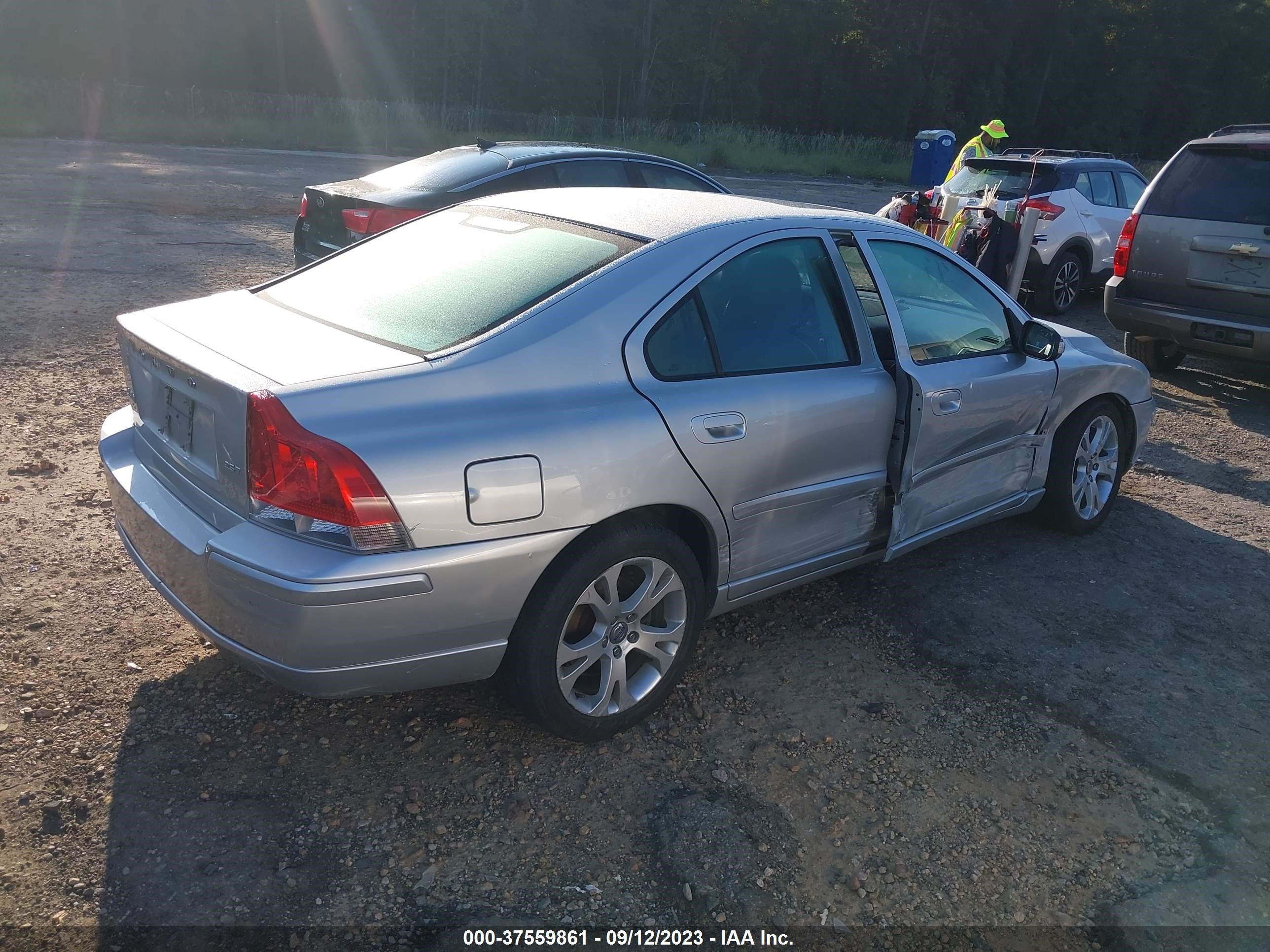 Photo 3 VIN: YV1RS592492735322 - VOLVO S60 