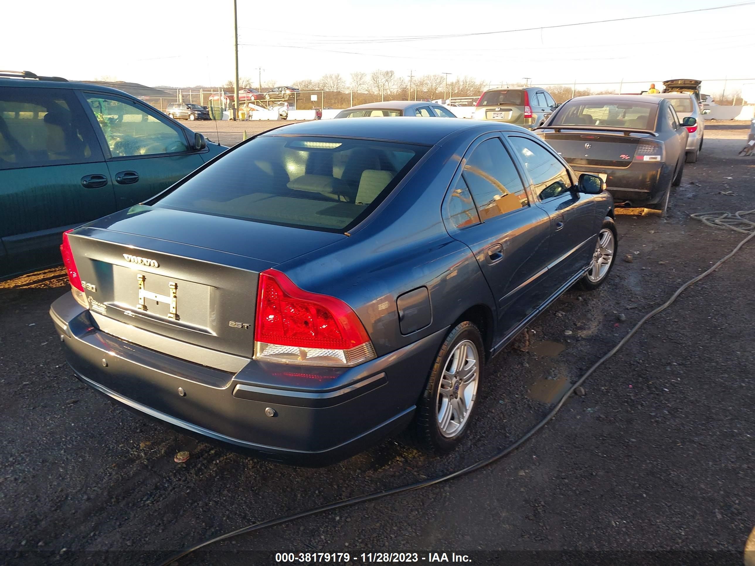 Photo 3 VIN: YV1RS592X72608877 - VOLVO S60 