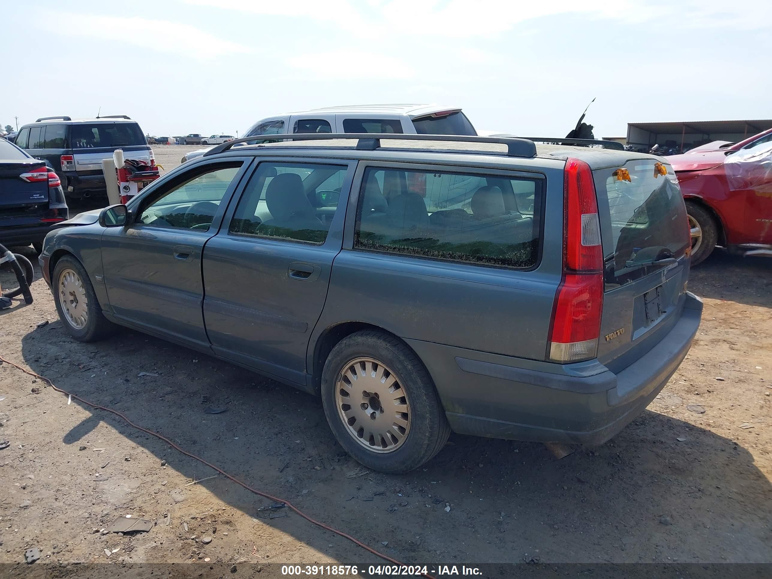 Photo 2 VIN: YV1SW58DX11014134 - VOLVO V70 