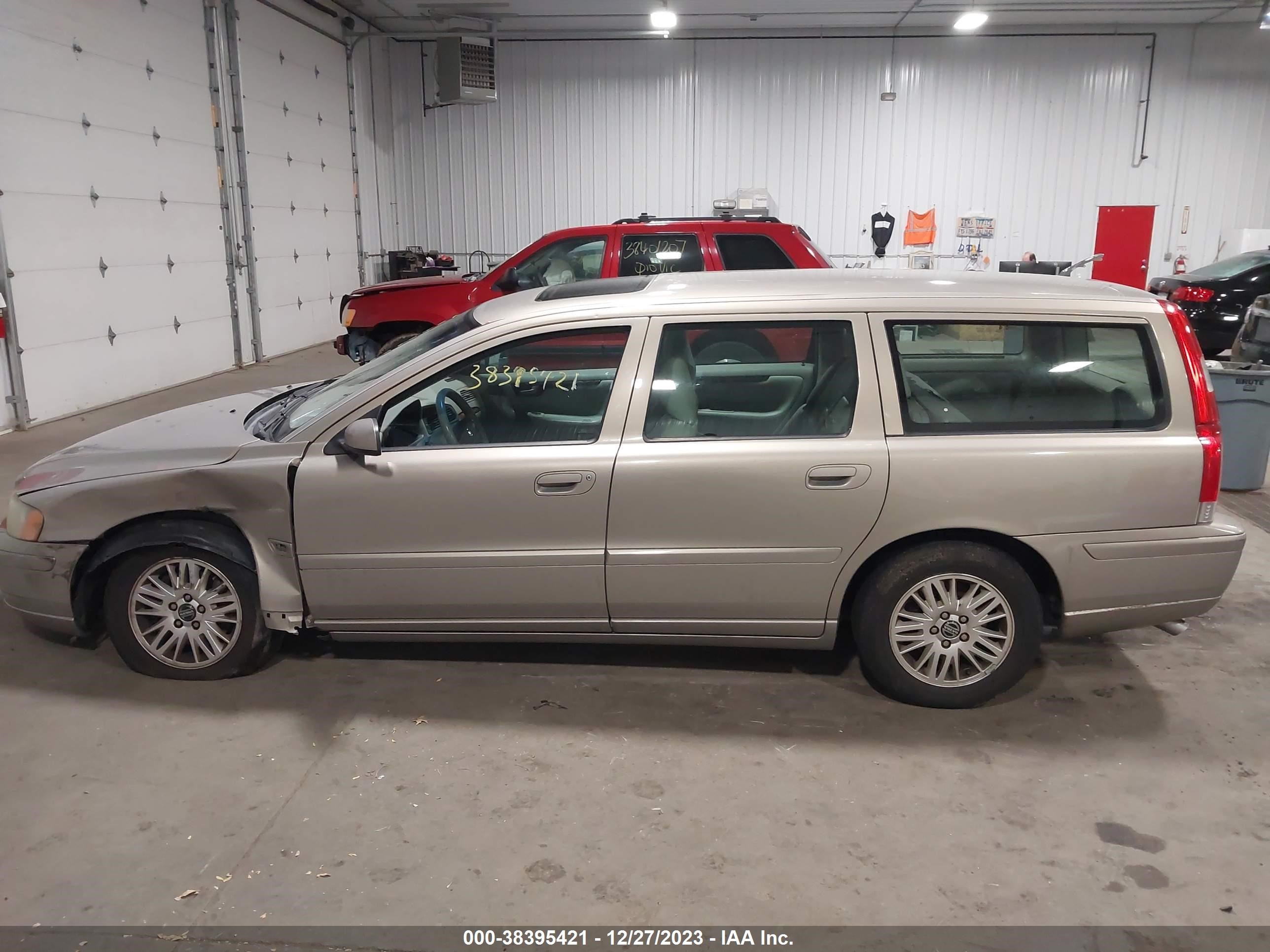 Photo 13 VIN: YV1SW612351508470 - VOLVO V70 