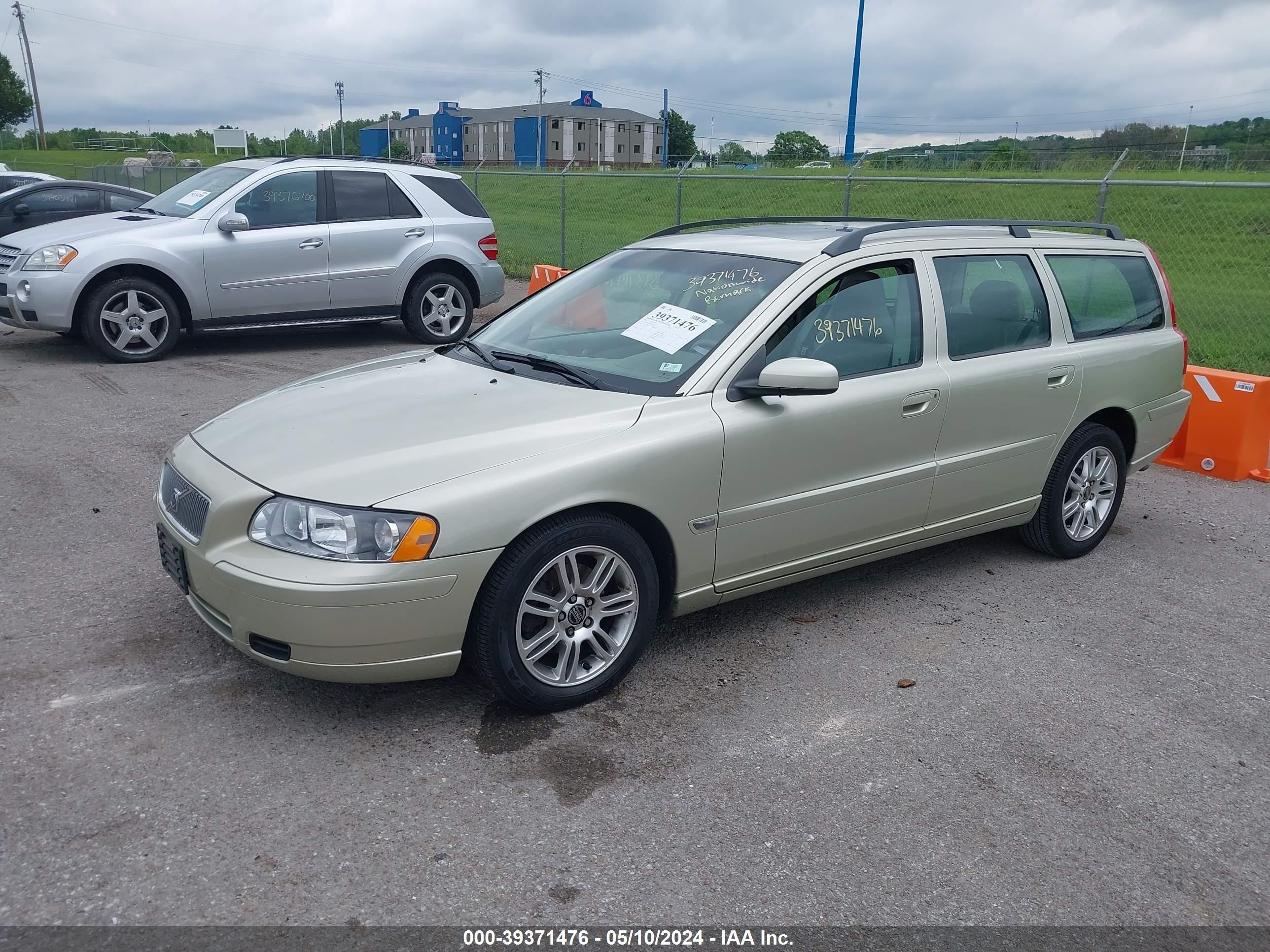 Photo 1 VIN: YV1SW612862556834 - VOLVO V70 