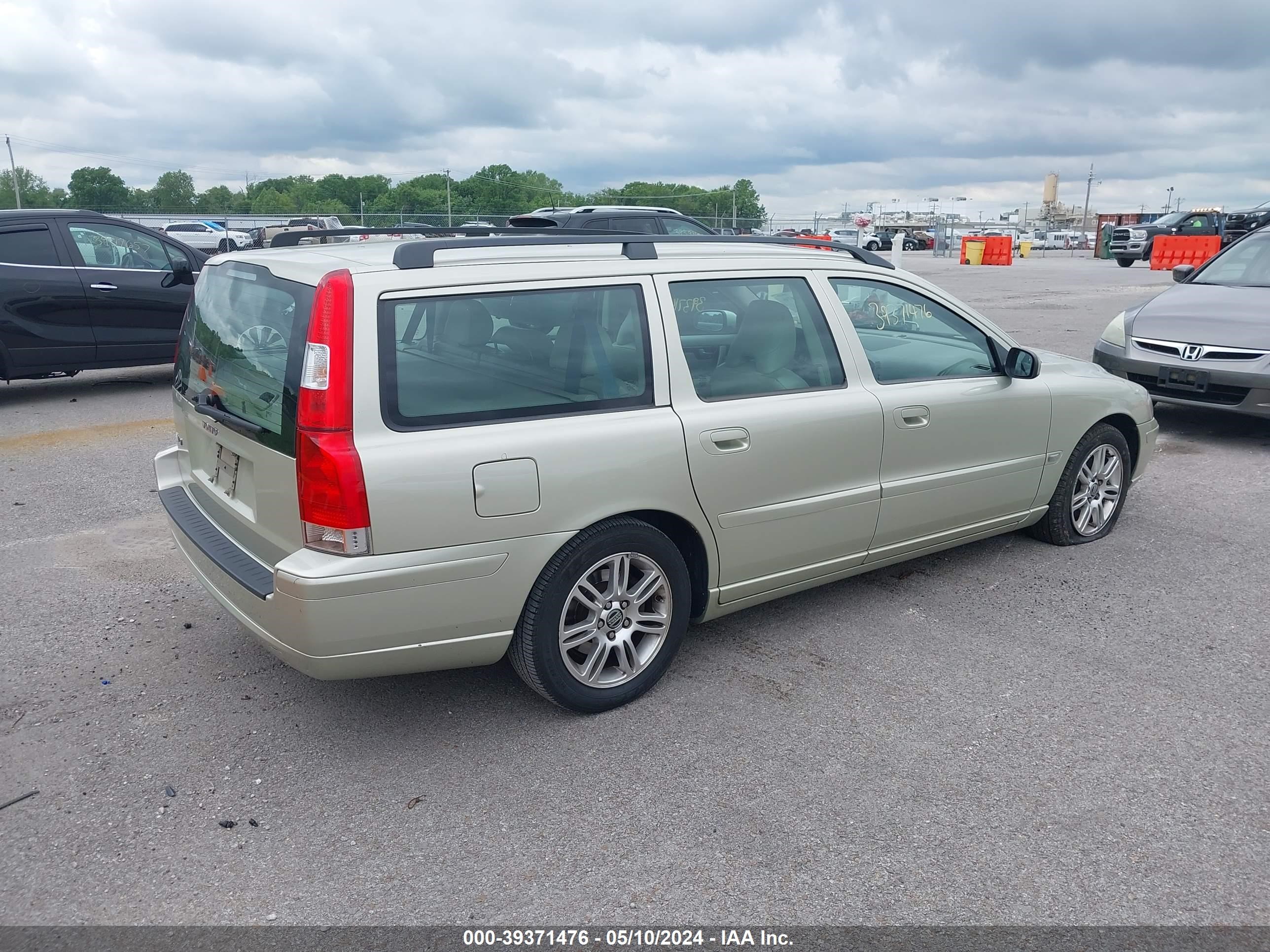 Photo 3 VIN: YV1SW612862556834 - VOLVO V70 