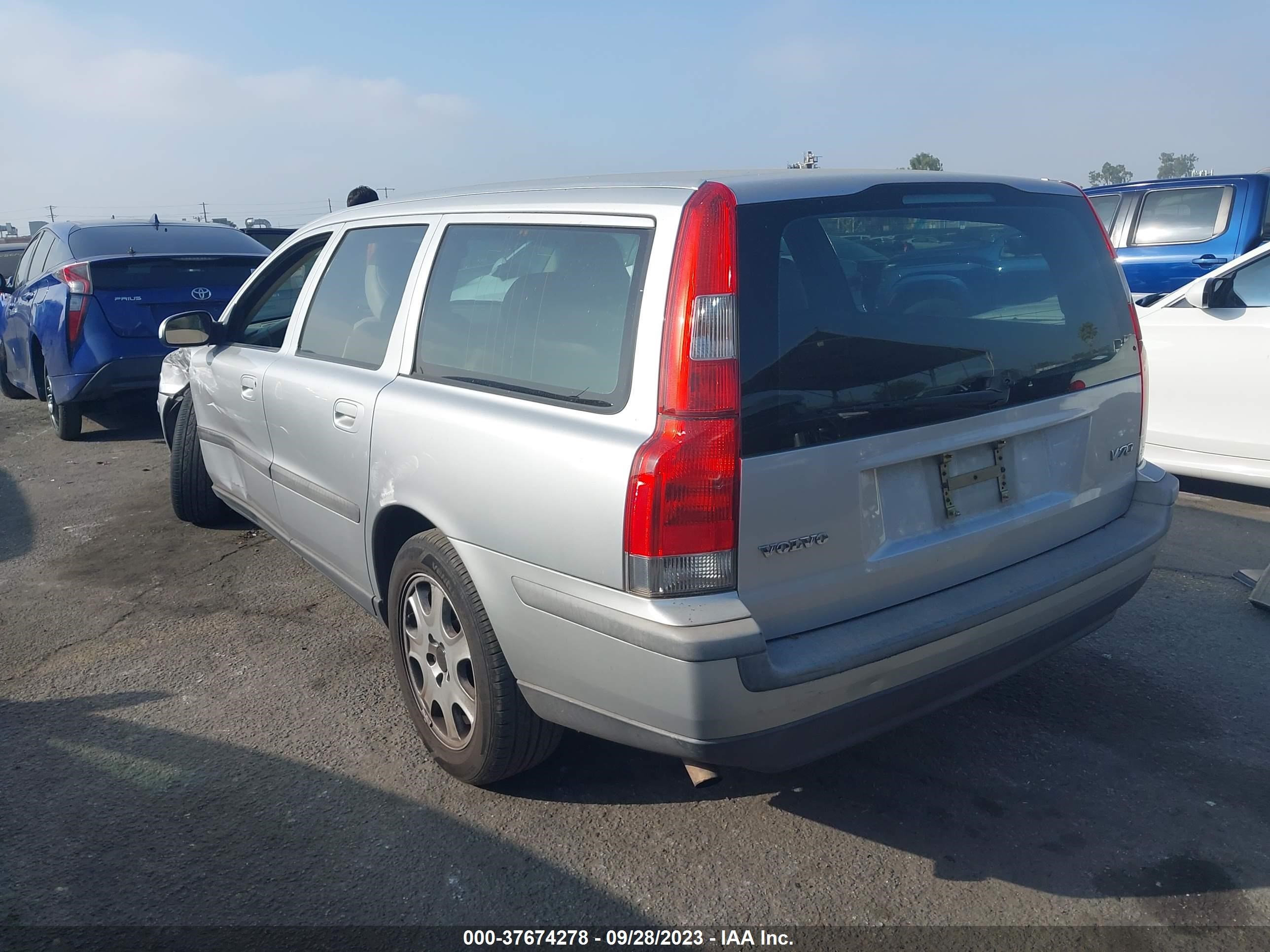 Photo 2 VIN: YV1SW61R022230744 - VOLVO V70 