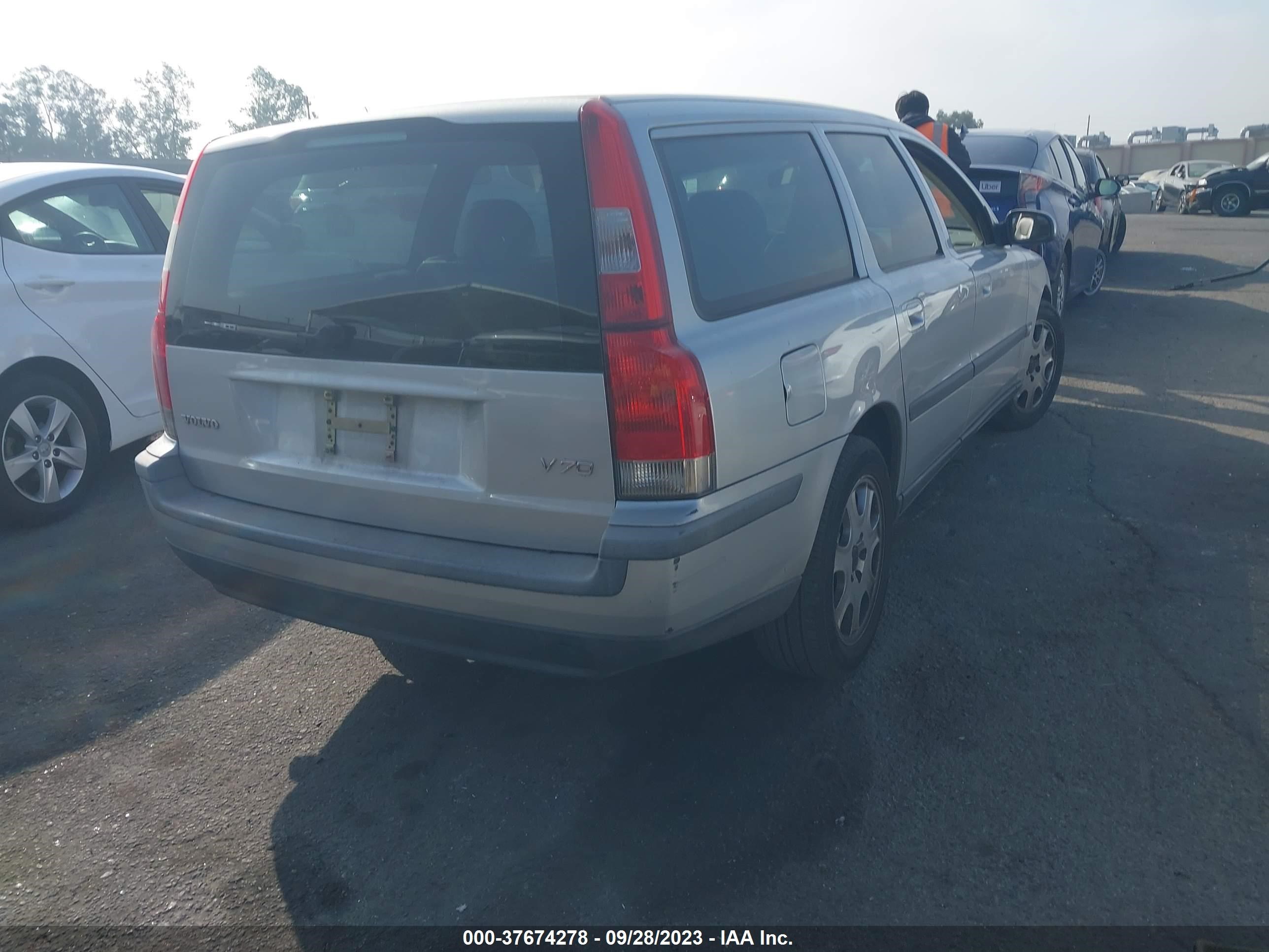 Photo 3 VIN: YV1SW61R022230744 - VOLVO V70 