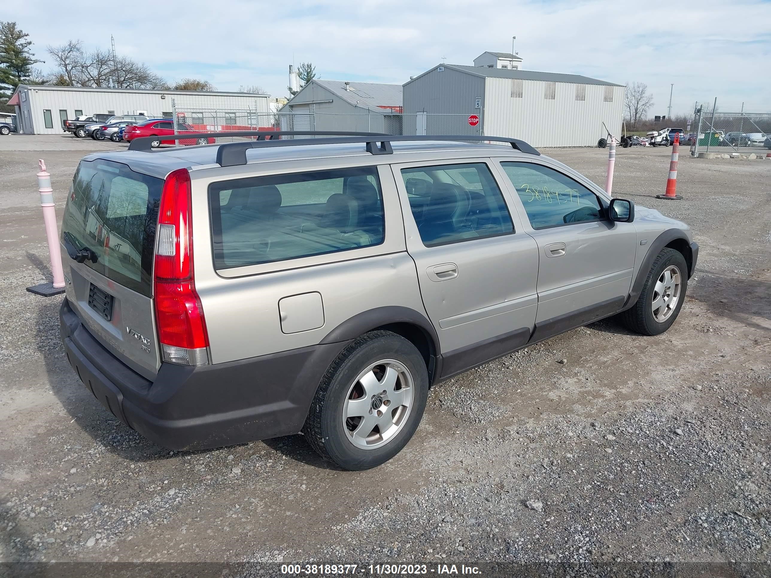 Photo 3 VIN: YV1SZ58D811008498 - VOLVO V70 