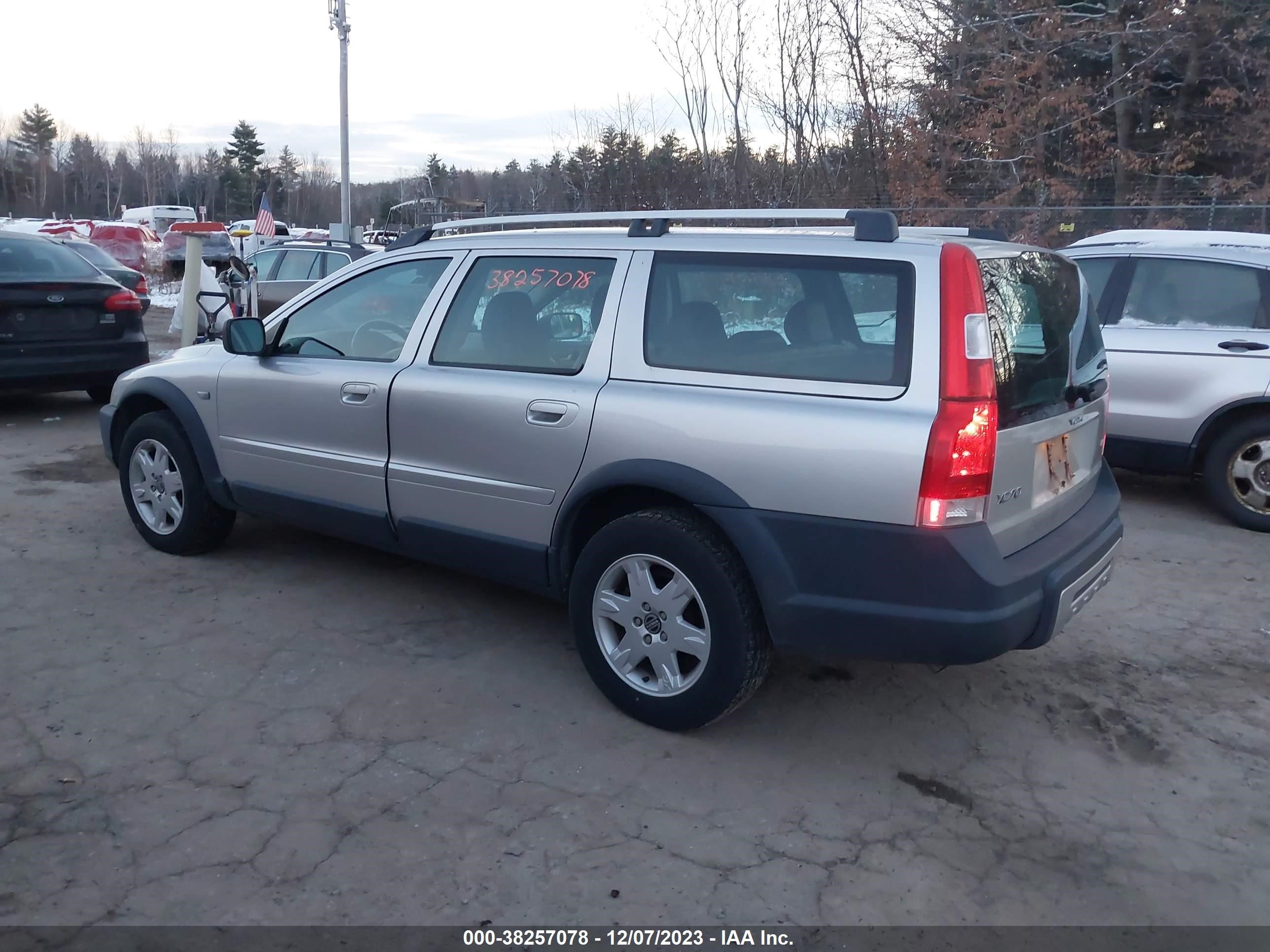 Photo 2 VIN: YV1SZ592951197715 - VOLVO XC70 