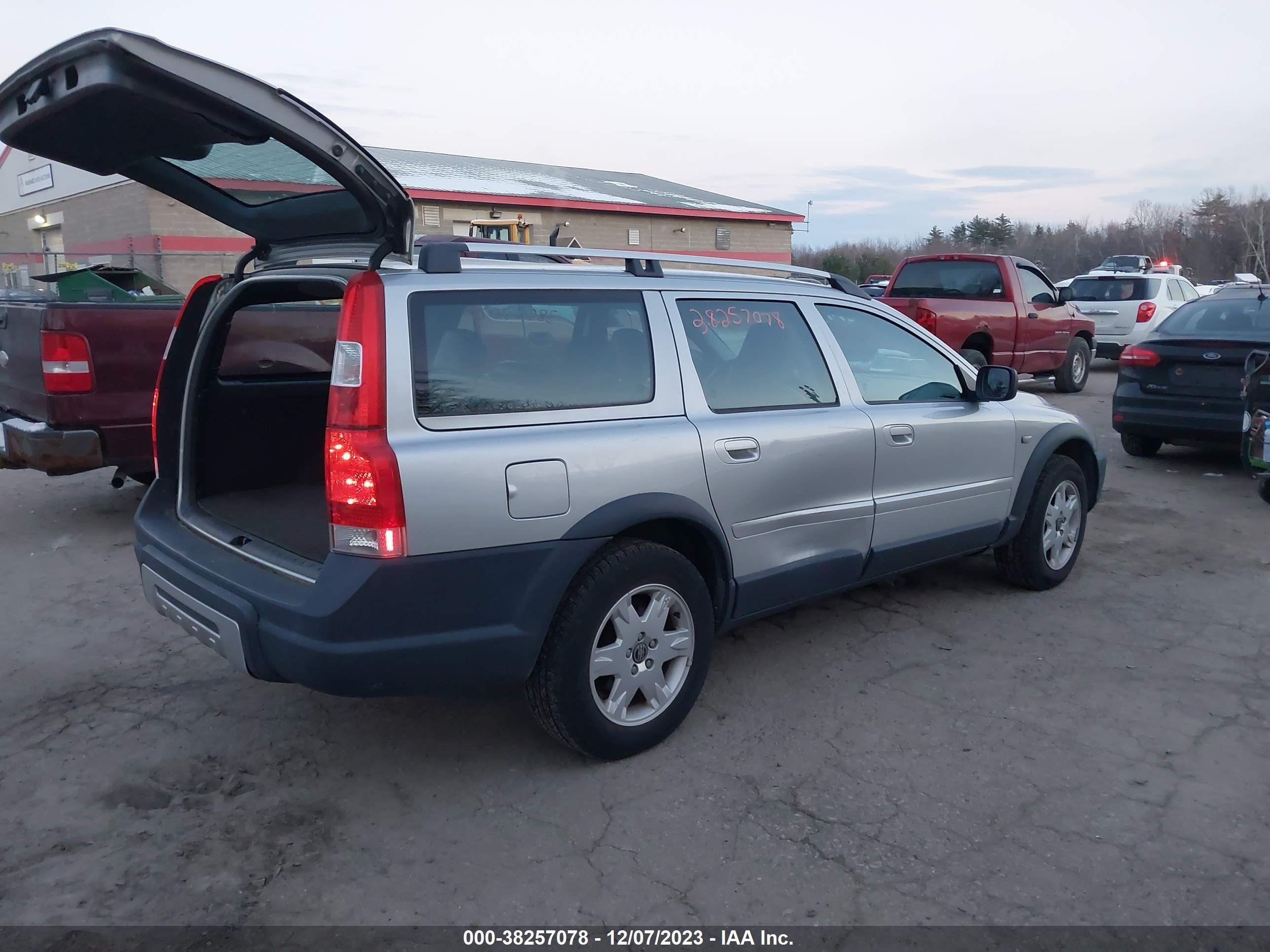 Photo 3 VIN: YV1SZ592951197715 - VOLVO XC70 