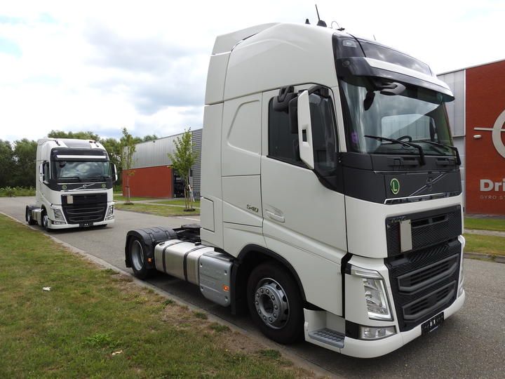 Photo 2 VIN: YV2RT60A1JB877453 - VOLVO FH 540 LOW HEAVY LORRY 