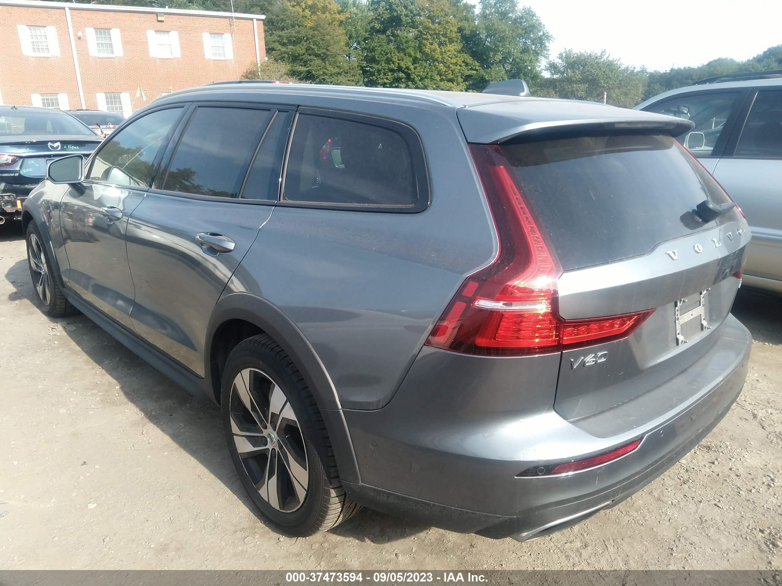 Photo 2 VIN: YV4102WK0L1035710 - VOLVO V60 CROSS COUNTRY 