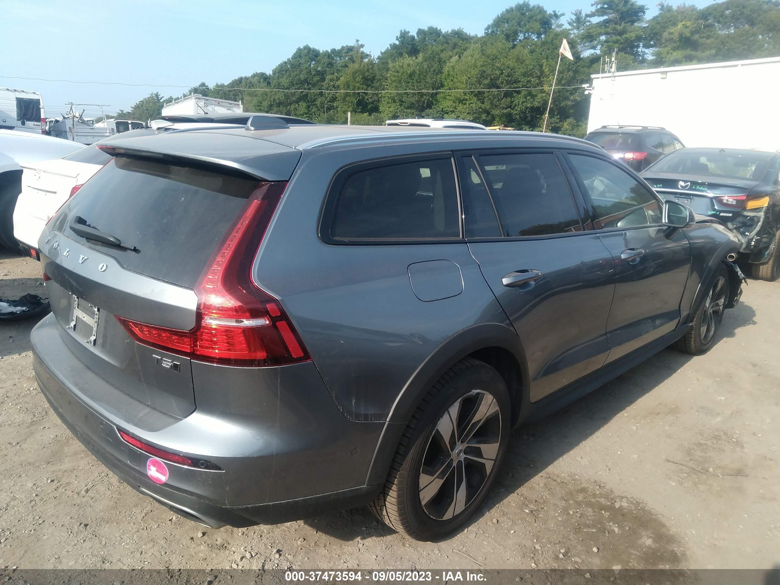 Photo 3 VIN: YV4102WK0L1035710 - VOLVO V60 CROSS COUNTRY 