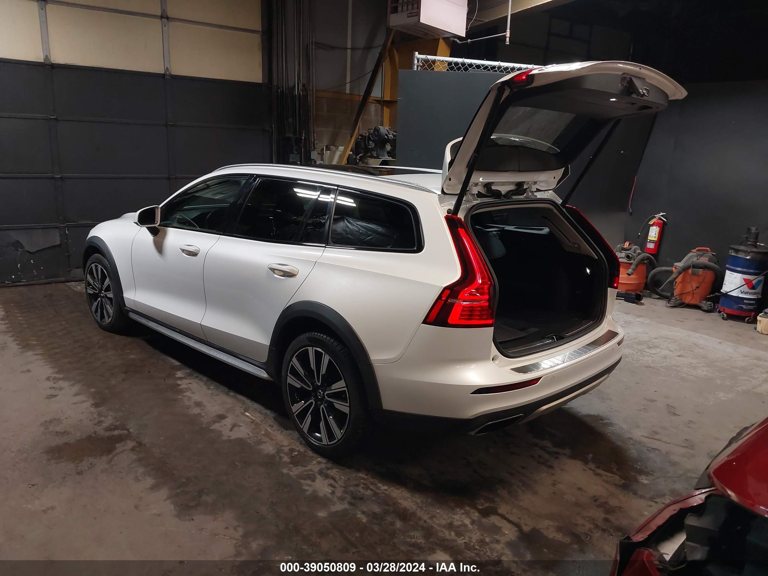 Photo 2 VIN: YV4102WK2L1045428 - VOLVO V60 CROSS COUNTRY 