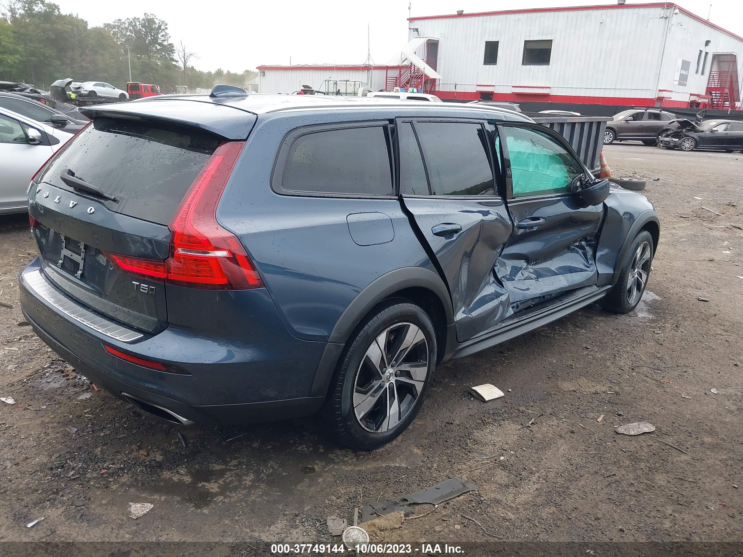 Photo 3 VIN: YV4102WK8L1046941 - VOLVO V60 CROSS COUNTRY 