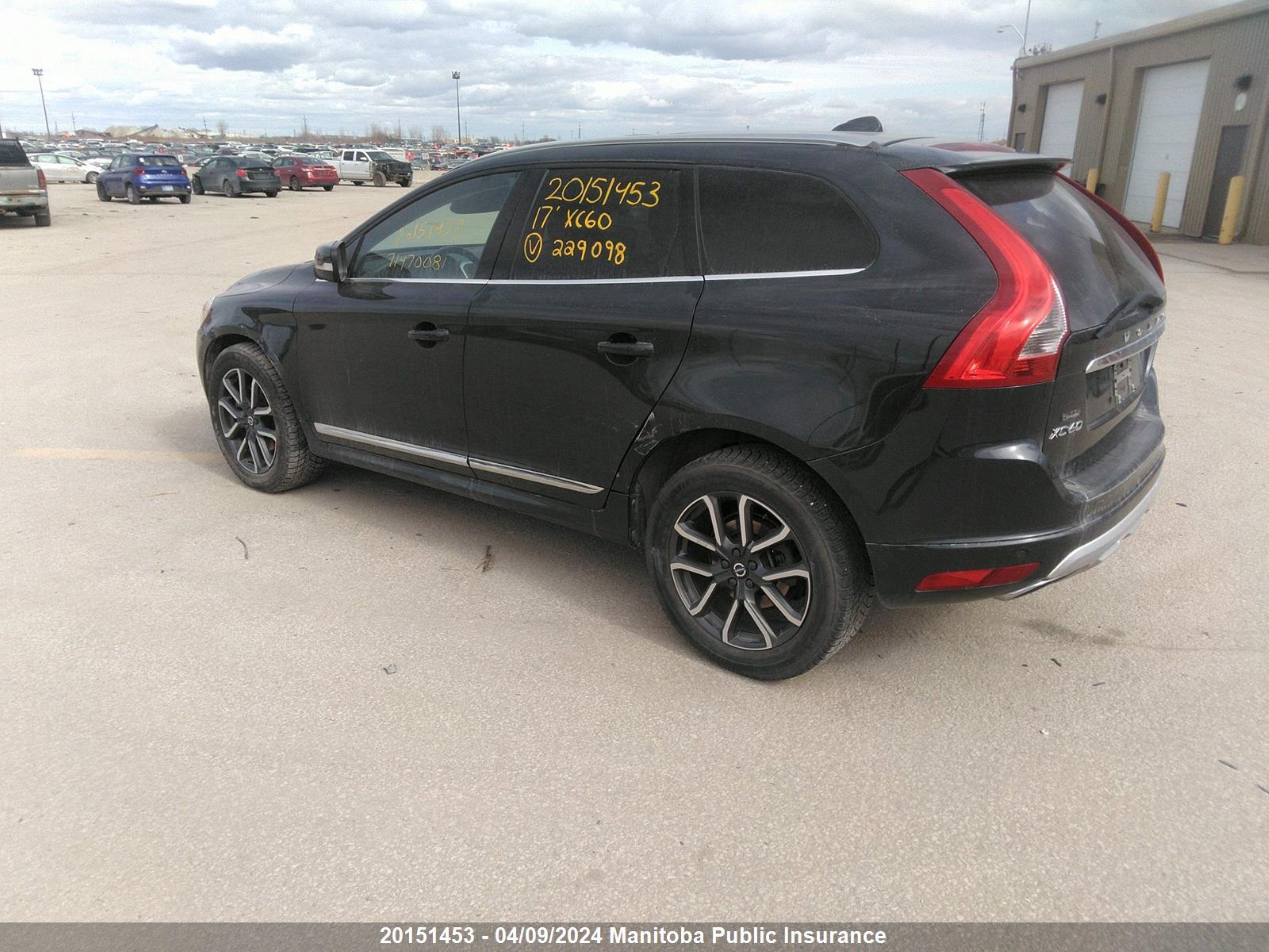 Photo 2 VIN: YV440MRKXH2229098 - VOLVO XC60 