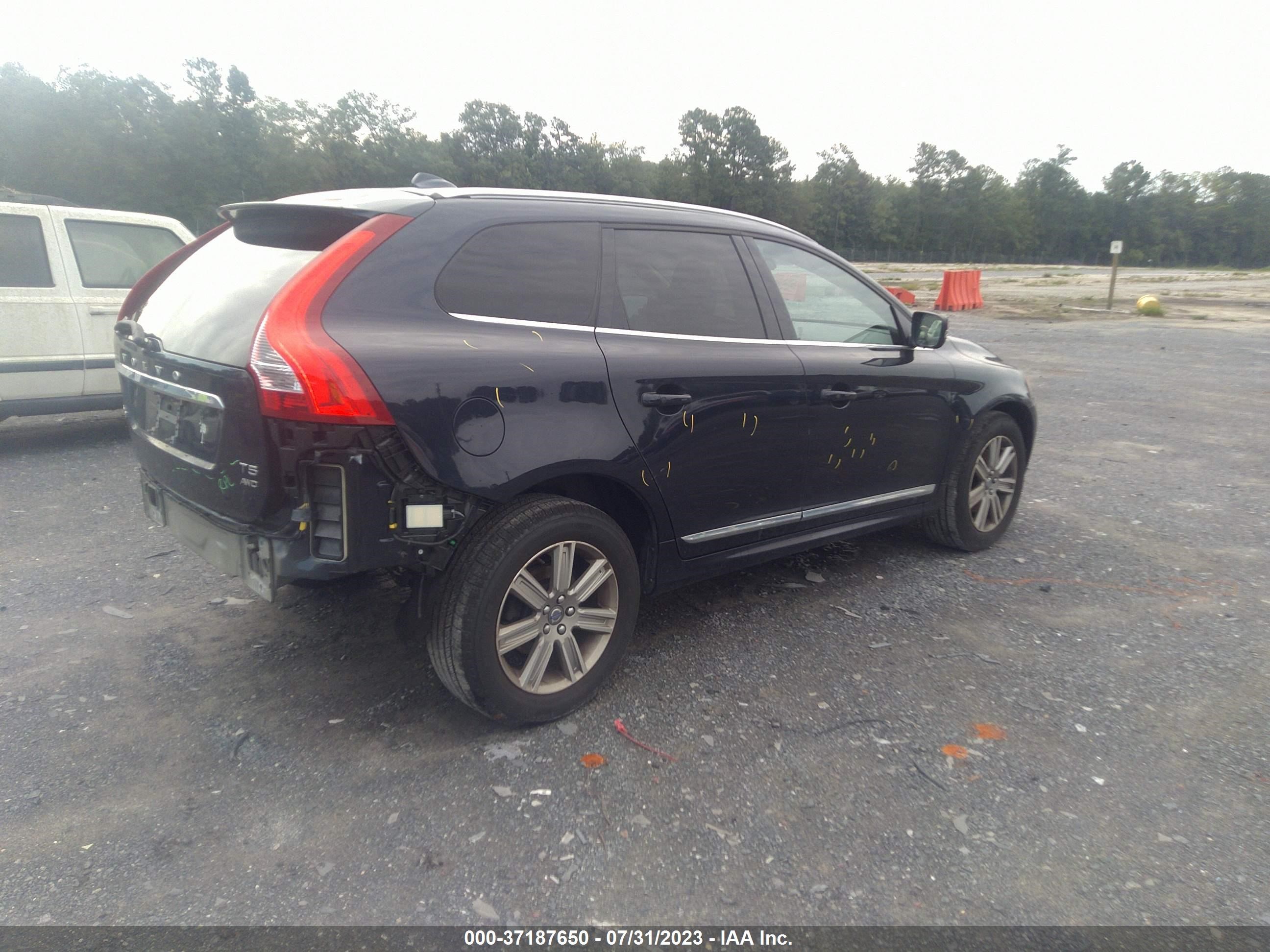 Photo 3 VIN: YV440MRU6H2131171 - VOLVO XC60 