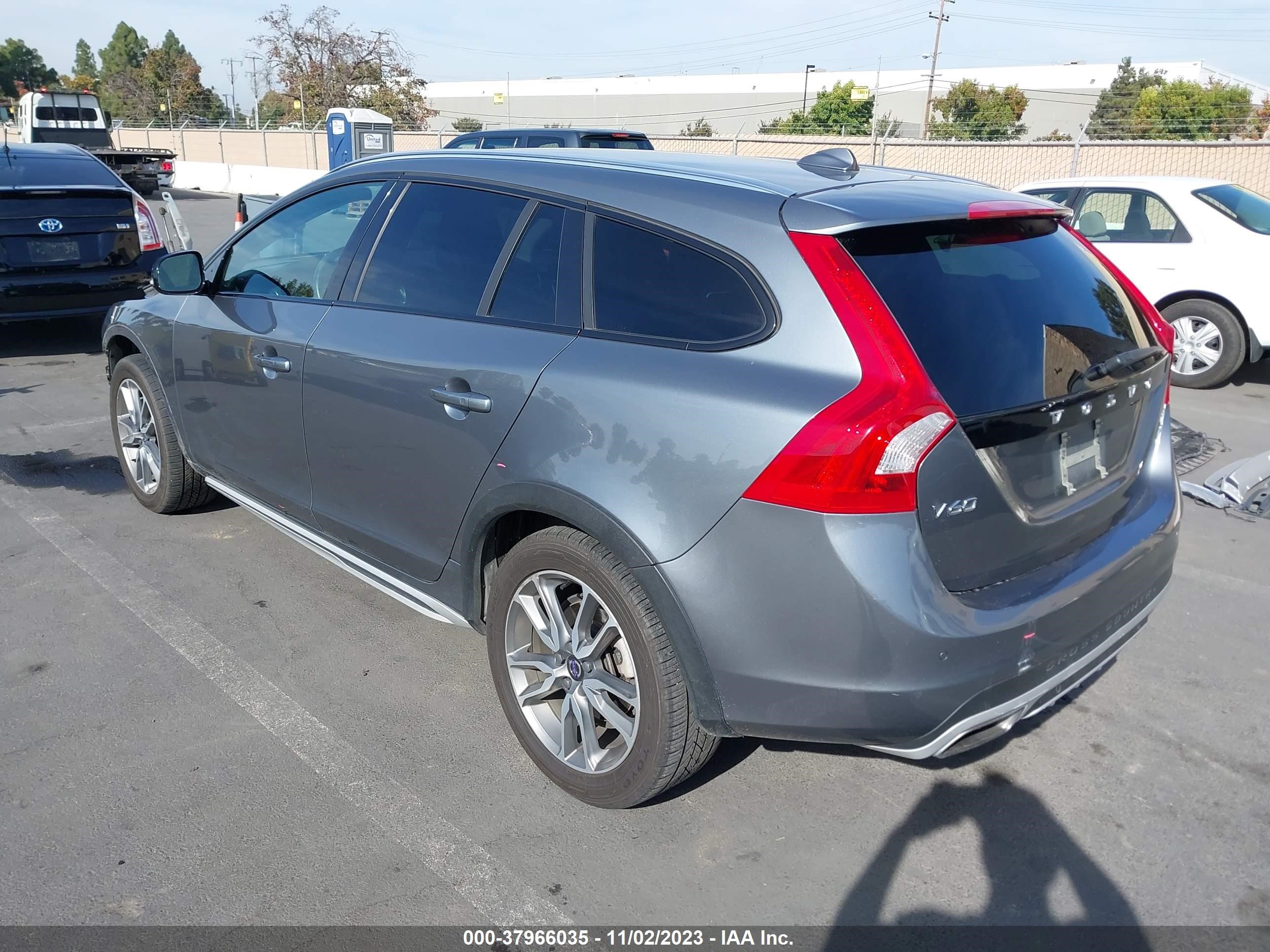 Photo 2 VIN: YV440MWK4H1031403 - VOLVO V60 CROSS COUNTRY 