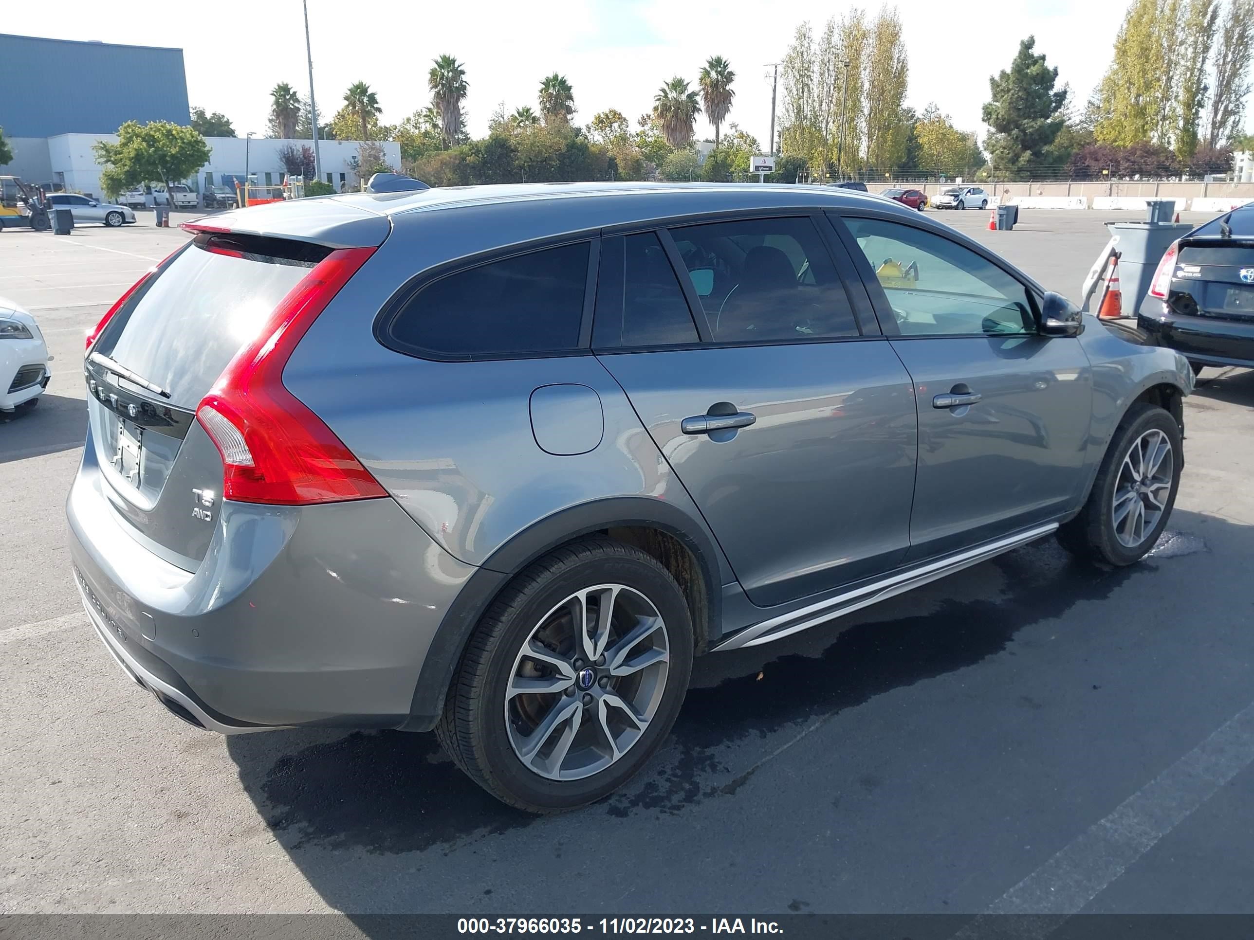 Photo 3 VIN: YV440MWK4H1031403 - VOLVO V60 CROSS COUNTRY 