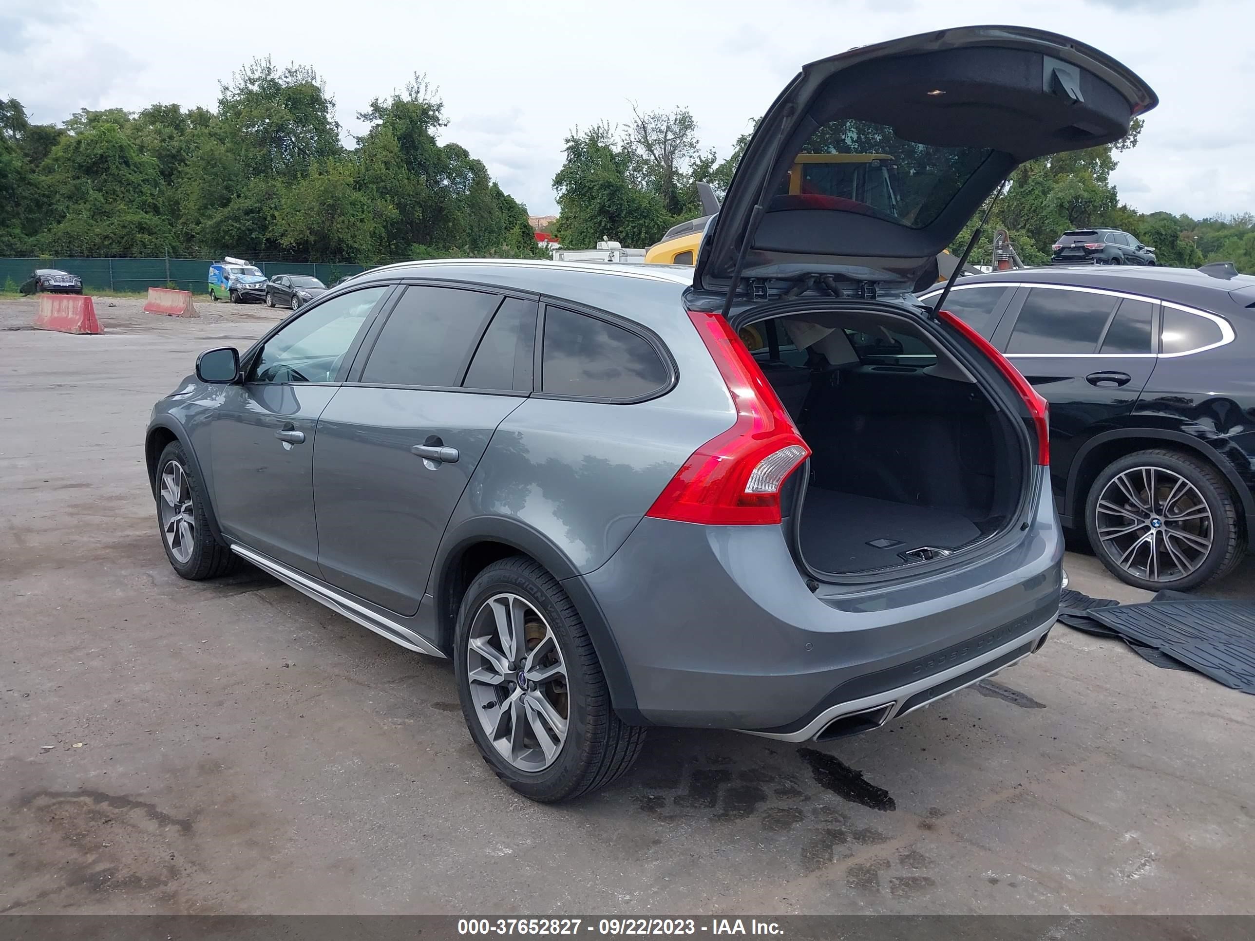 Photo 2 VIN: YV440MWK4H1041199 - VOLVO V60 CROSS COUNTRY 