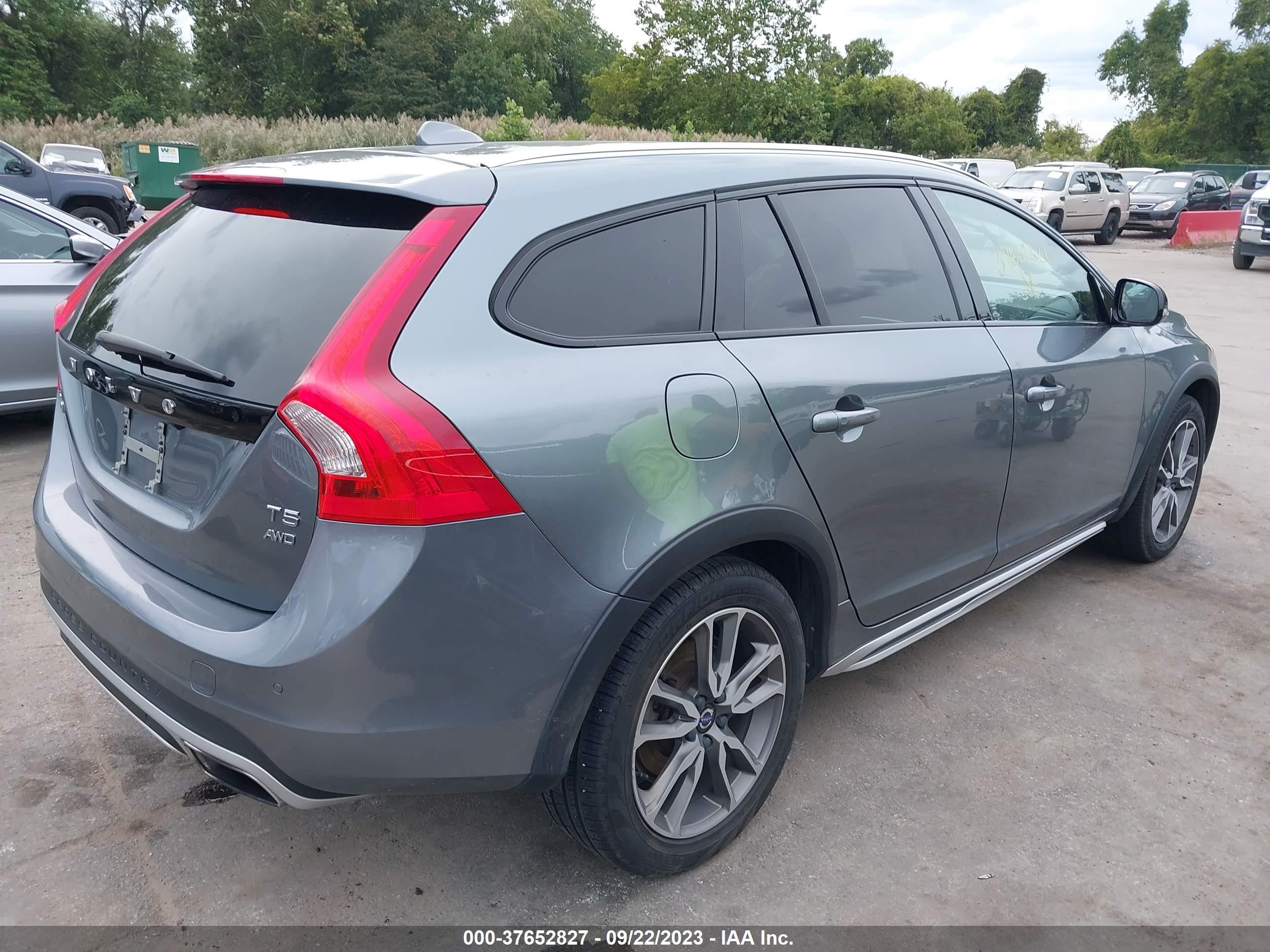 Photo 3 VIN: YV440MWK4H1041199 - VOLVO V60 CROSS COUNTRY 