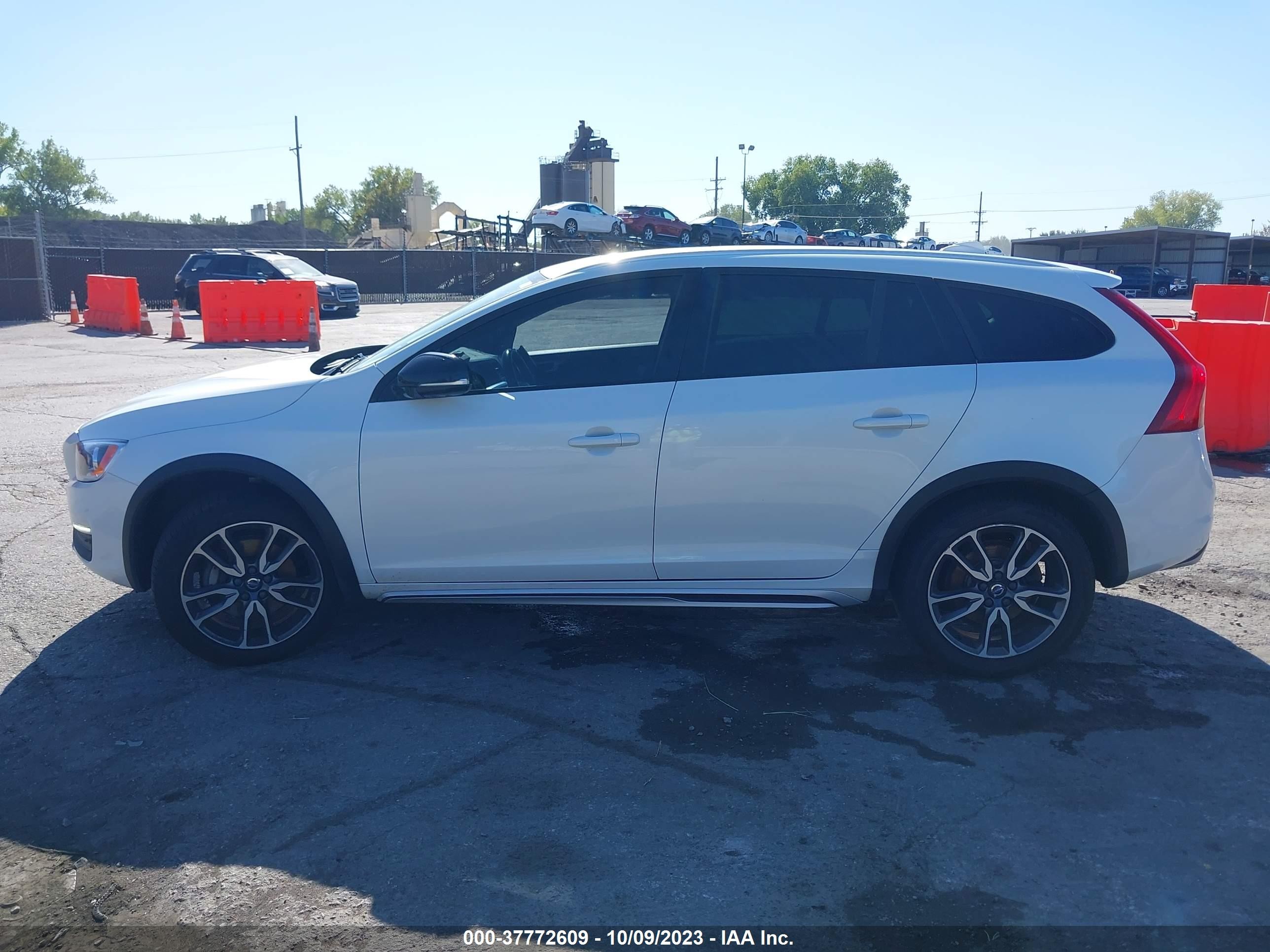 Photo 13 VIN: YV440MWK5J2050056 - VOLVO V60 CROSS COUNTRY 