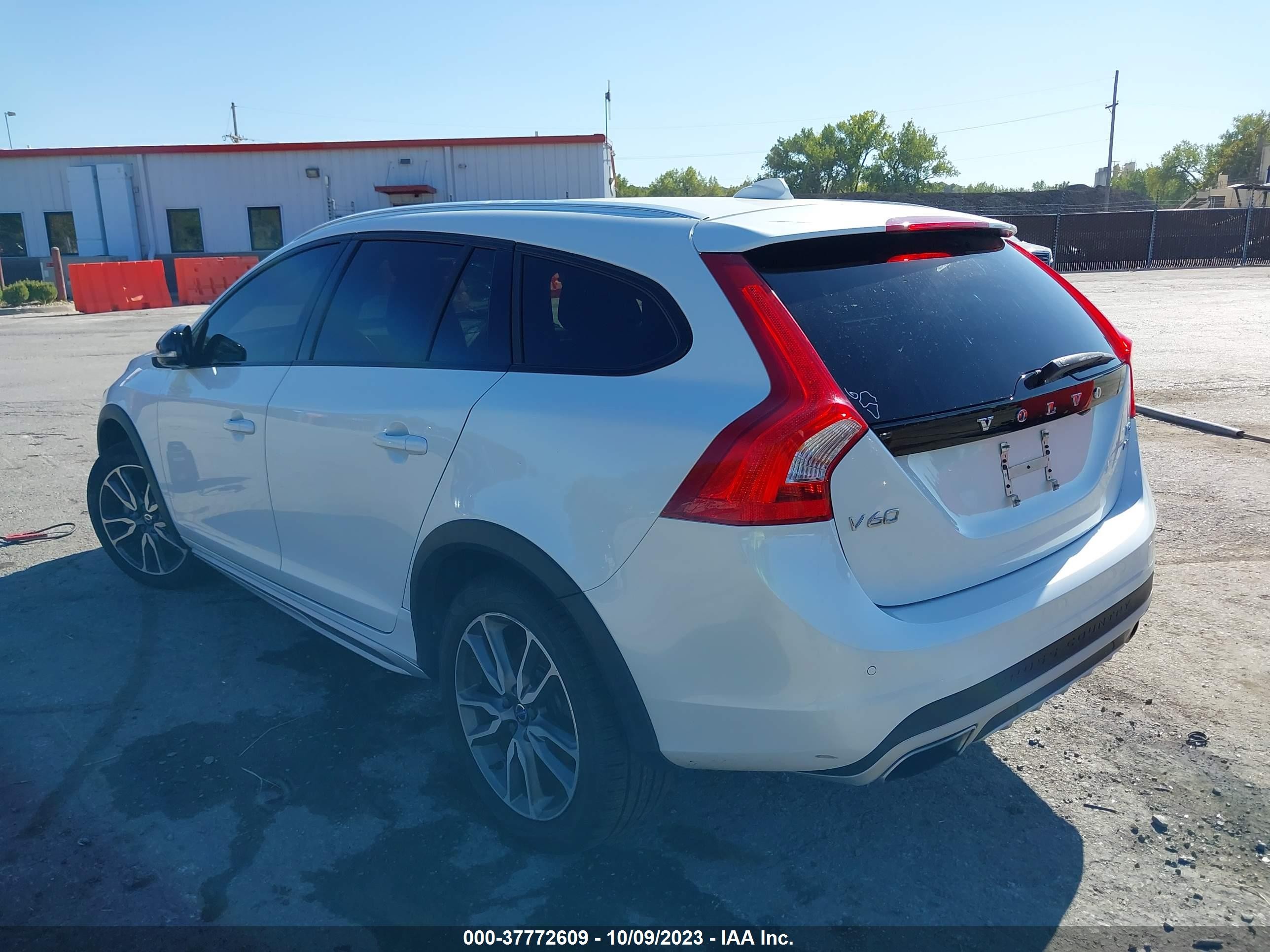 Photo 2 VIN: YV440MWK5J2050056 - VOLVO V60 CROSS COUNTRY 