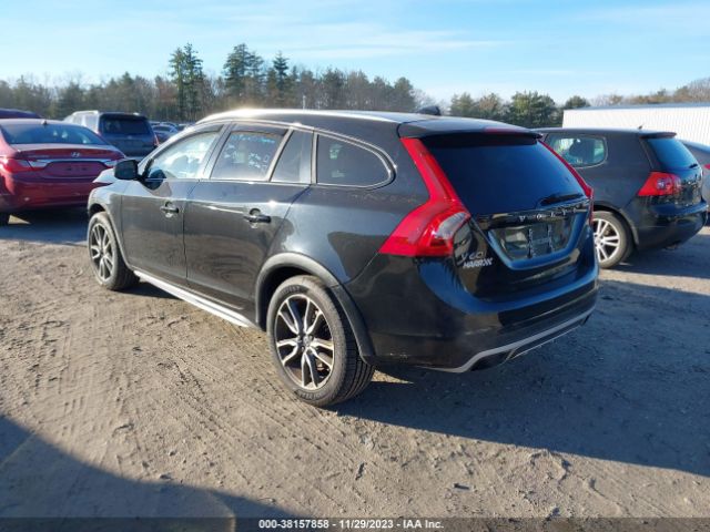 Photo 2 VIN: YV4612HK2G1015755 - VOLVO V60 CROSS COUNTRY 