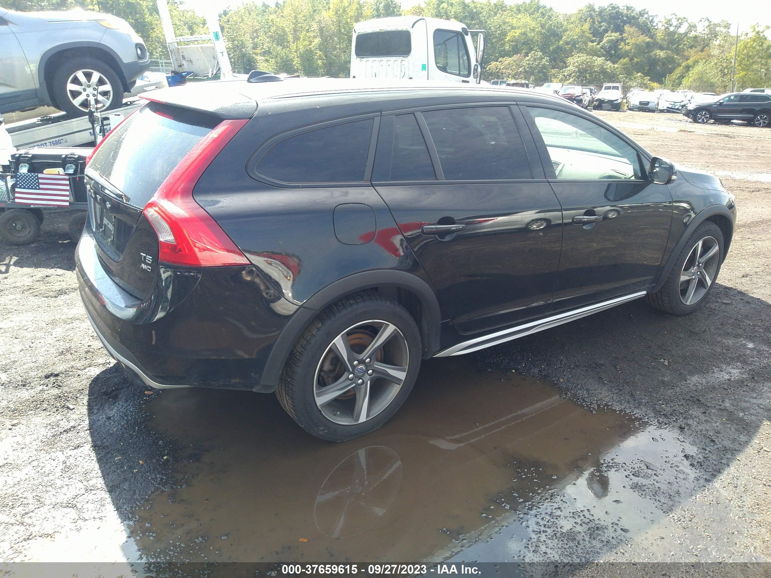 Photo 3 VIN: YV4612HK7G1003035 - VOLVO V60 CROSS COUNTRY 